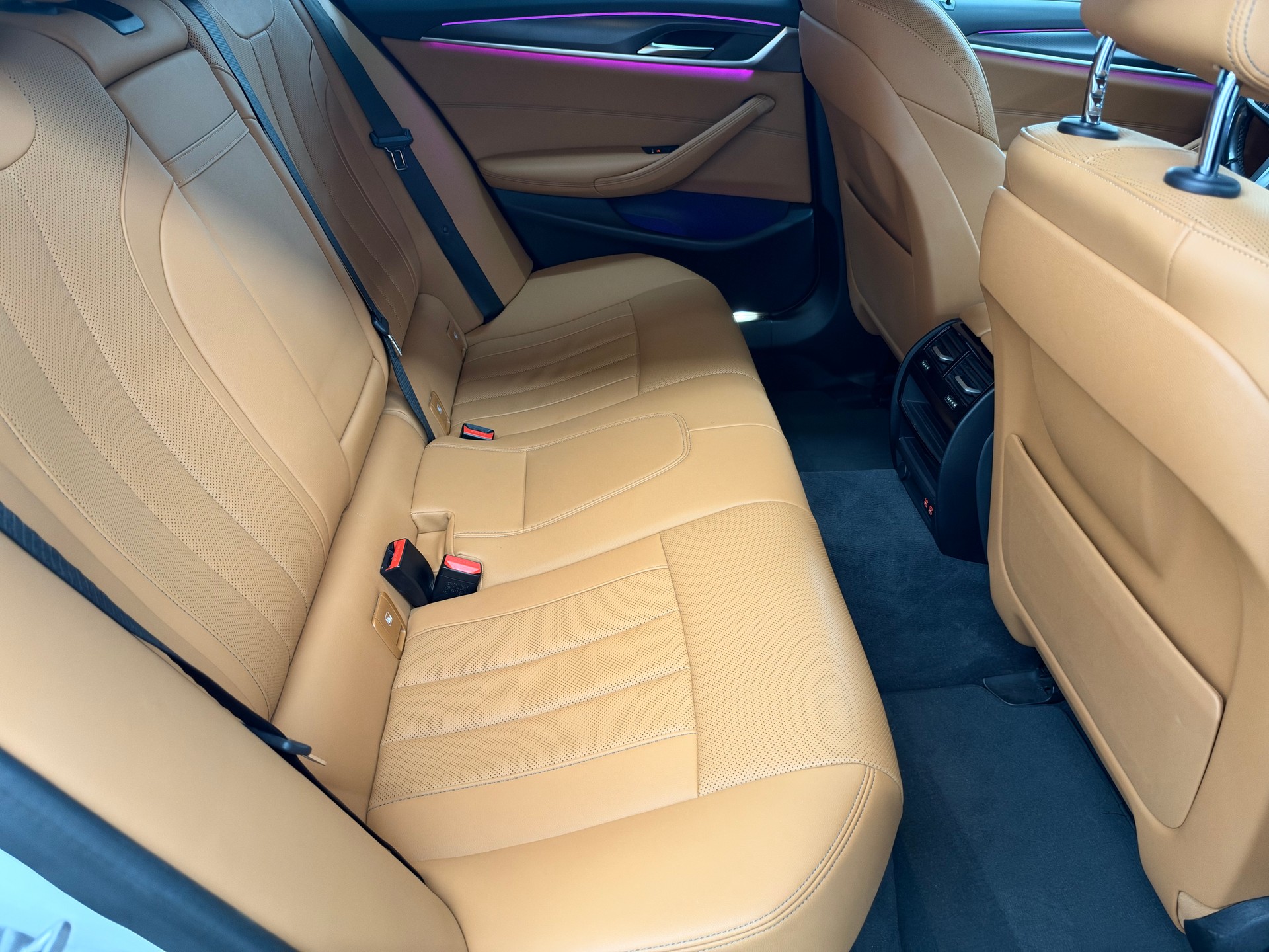 BMW 520d xDrive 48V Touring M Sport Steptronic-image-18