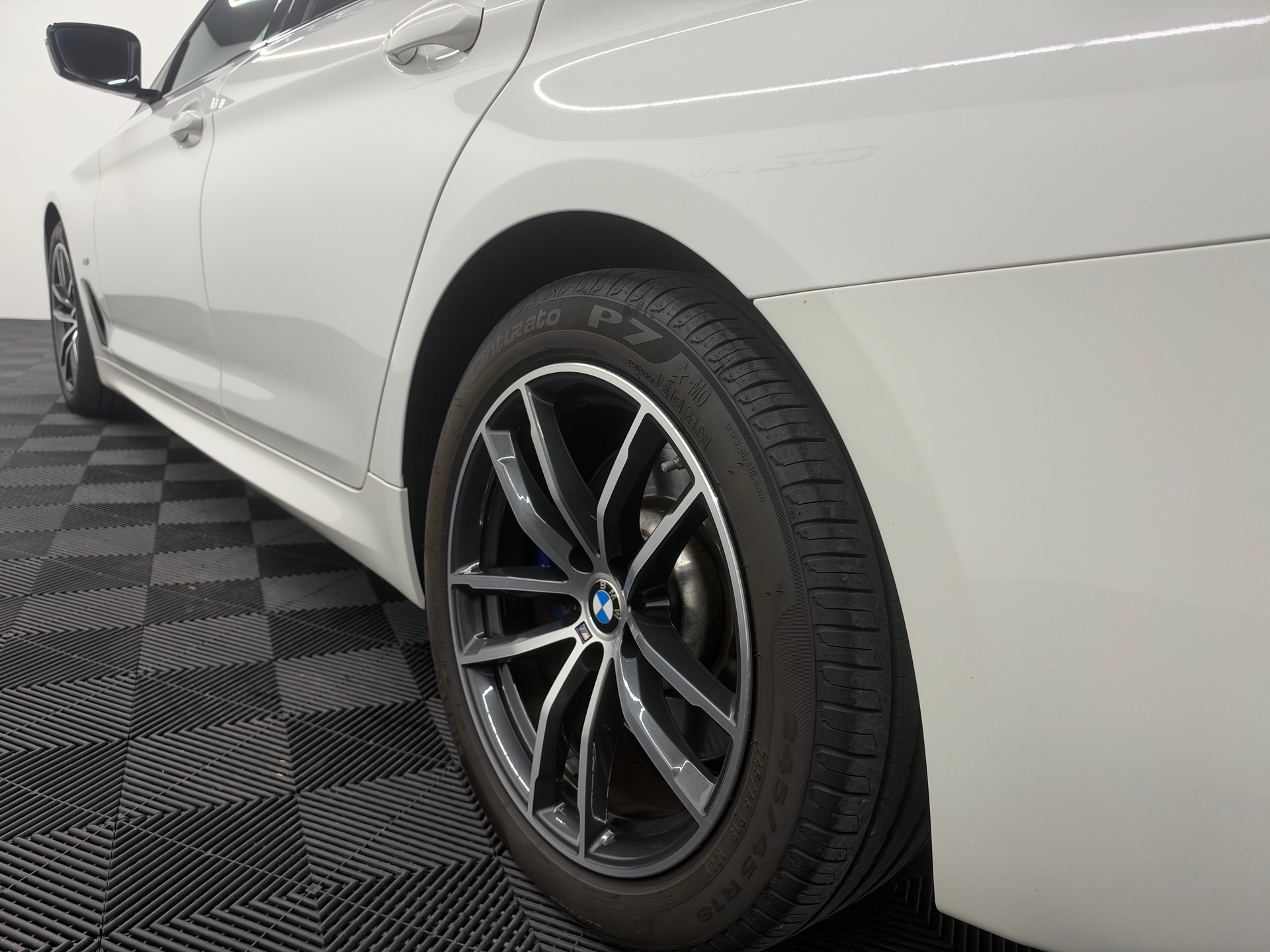 BMW 520d xDrive 48V Touring M Sport Steptronic-image-10