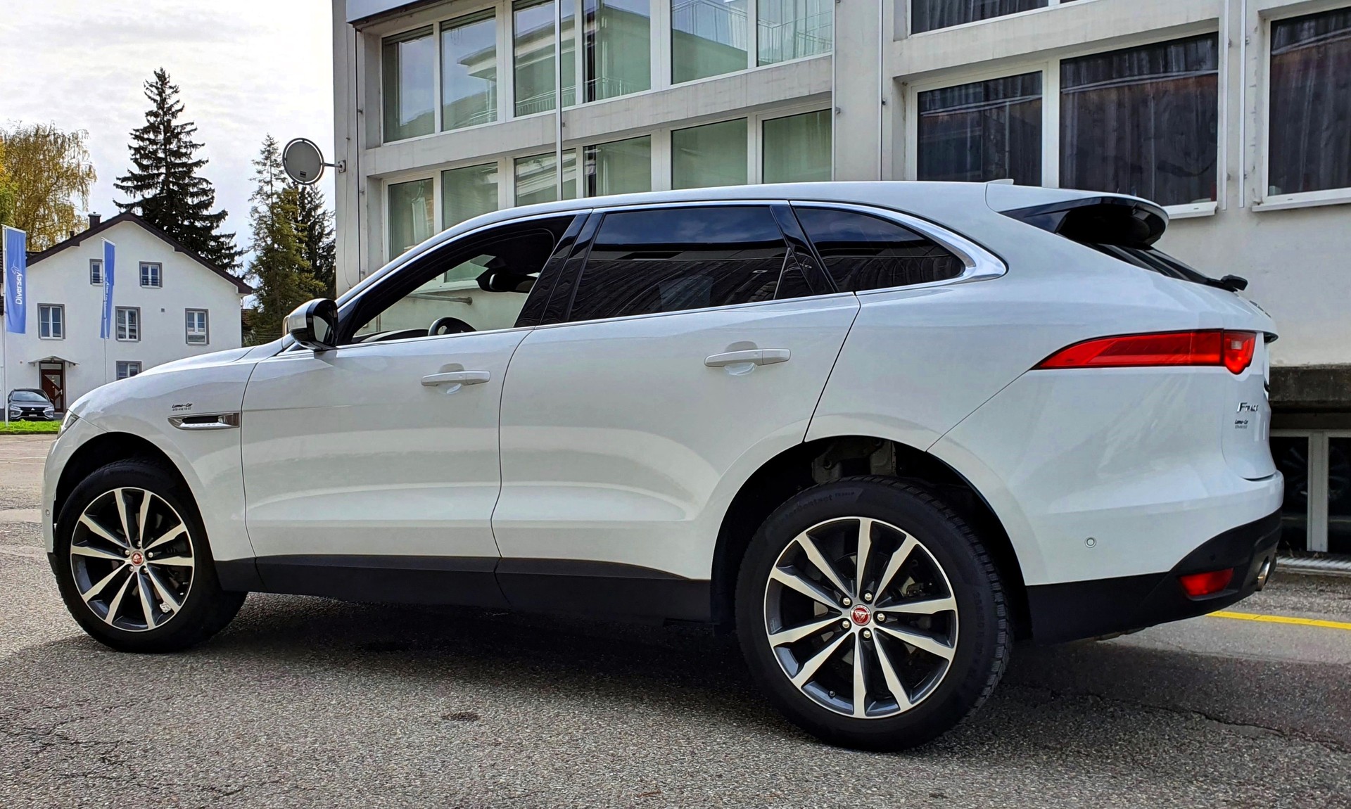 JAGUAR F-Pace 3.0 TD Portfolio AWD Automatik / 300 PS und 700 Nm-image-6