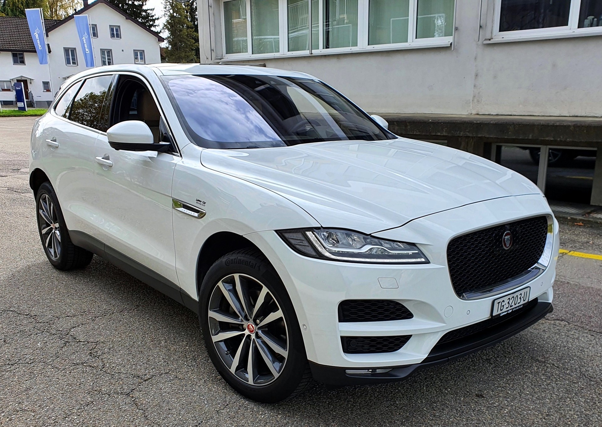 JAGUAR F-Pace 3.0 TD Portfolio AWD Automatik / 300 PS und 700 Nm-image-4