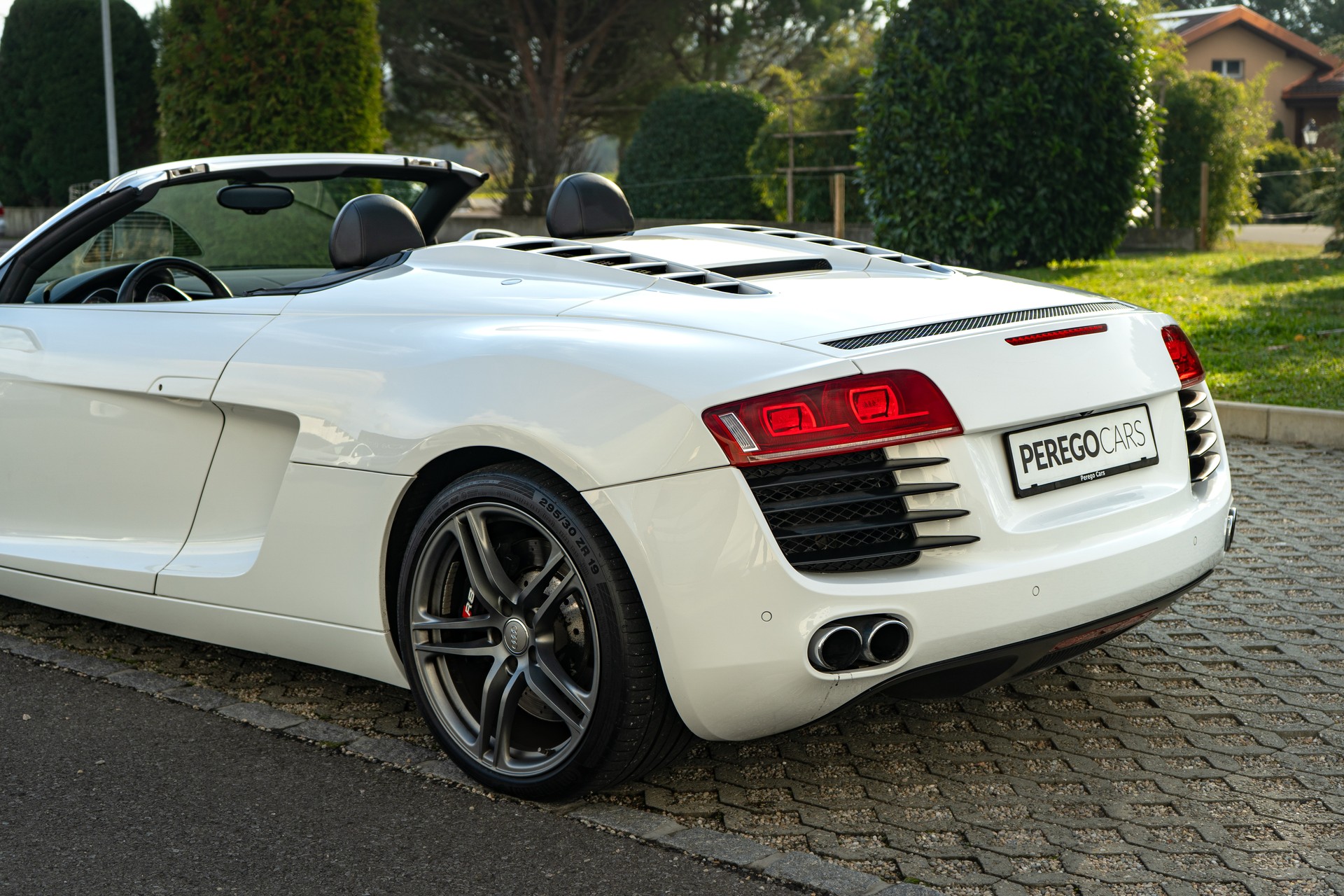 AUDI R8 Spyder 4.2-image-9