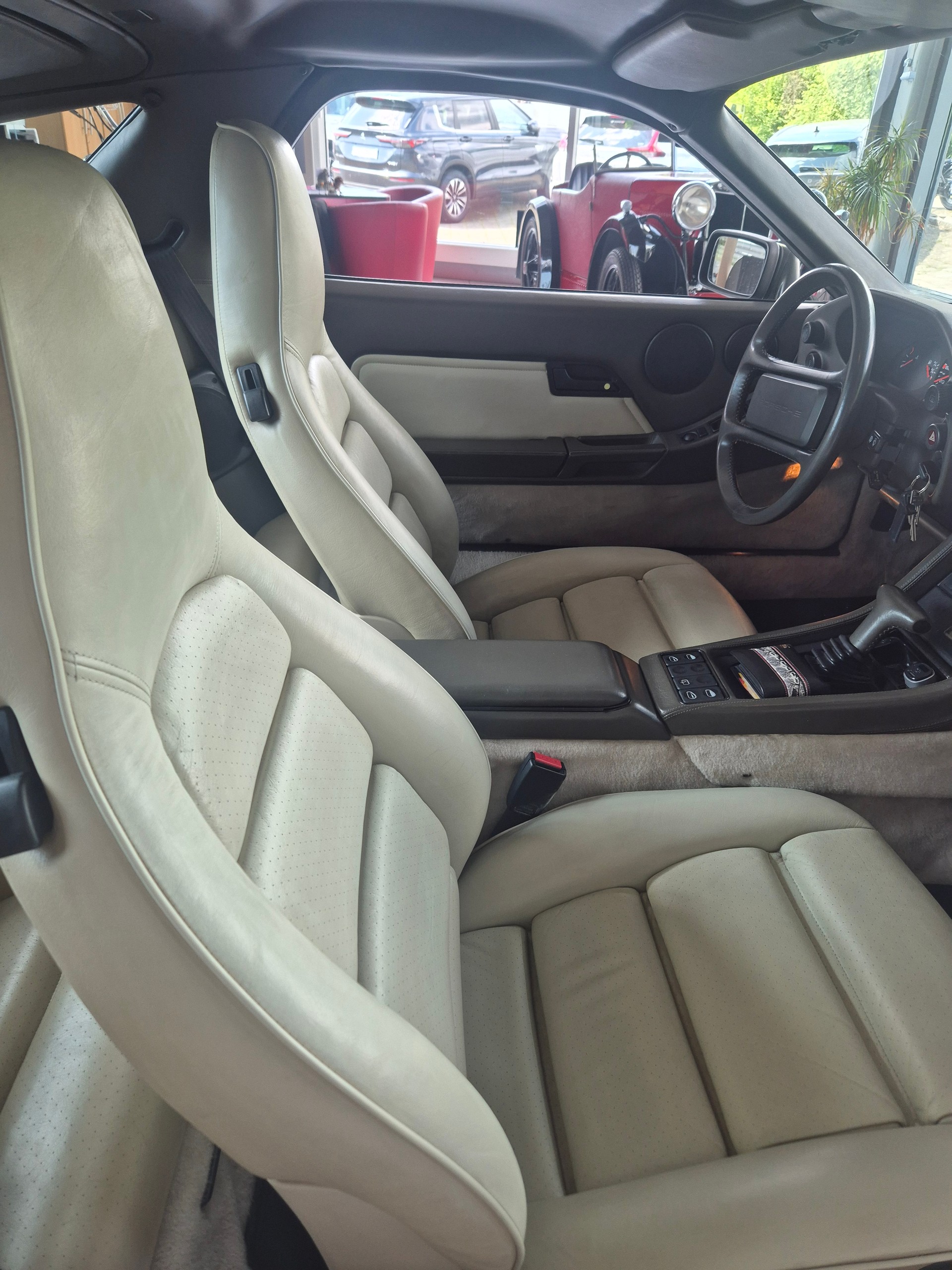 PORSCHE 928 S4-image-6