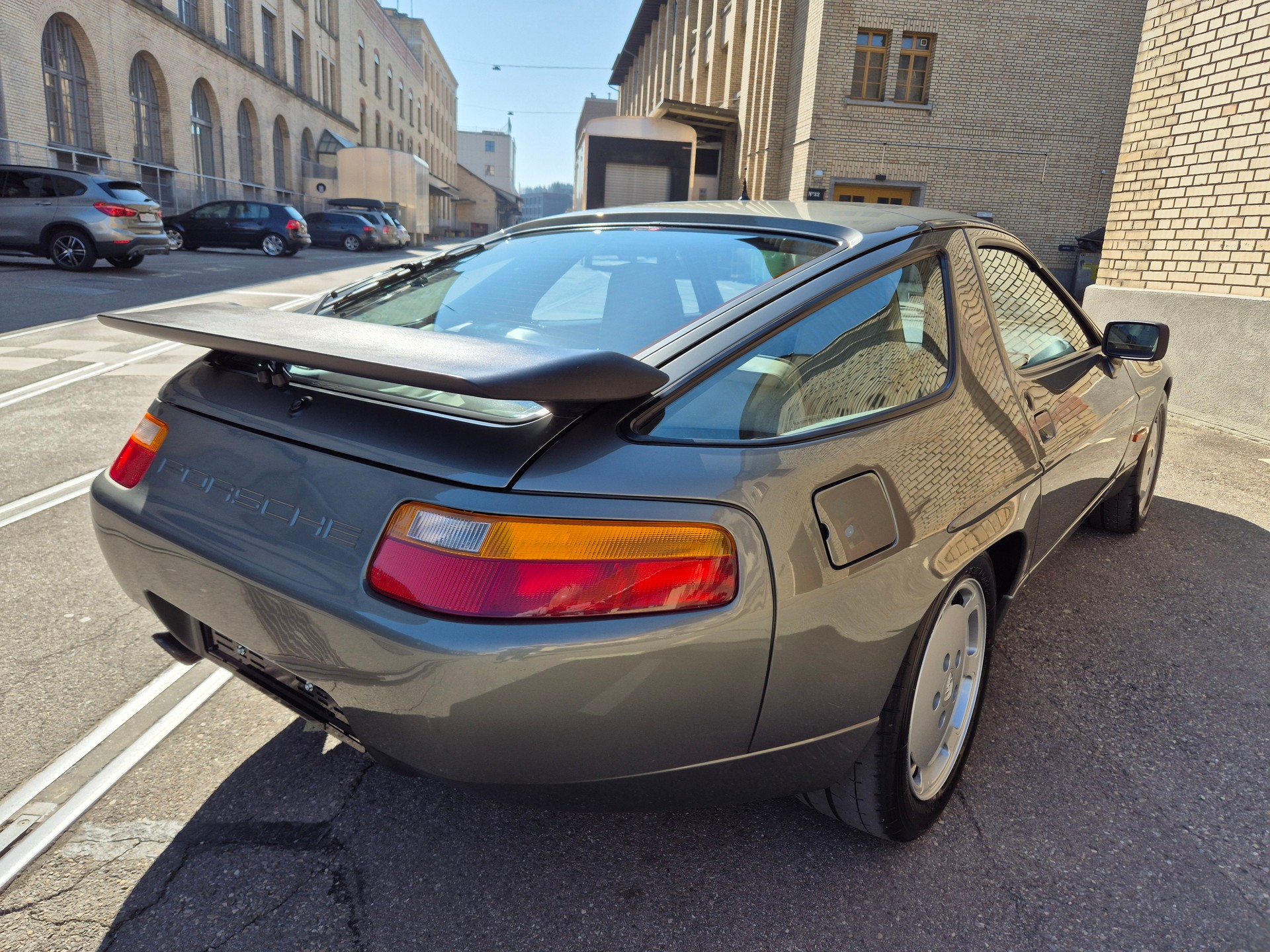 PORSCHE 928 S4-image-2