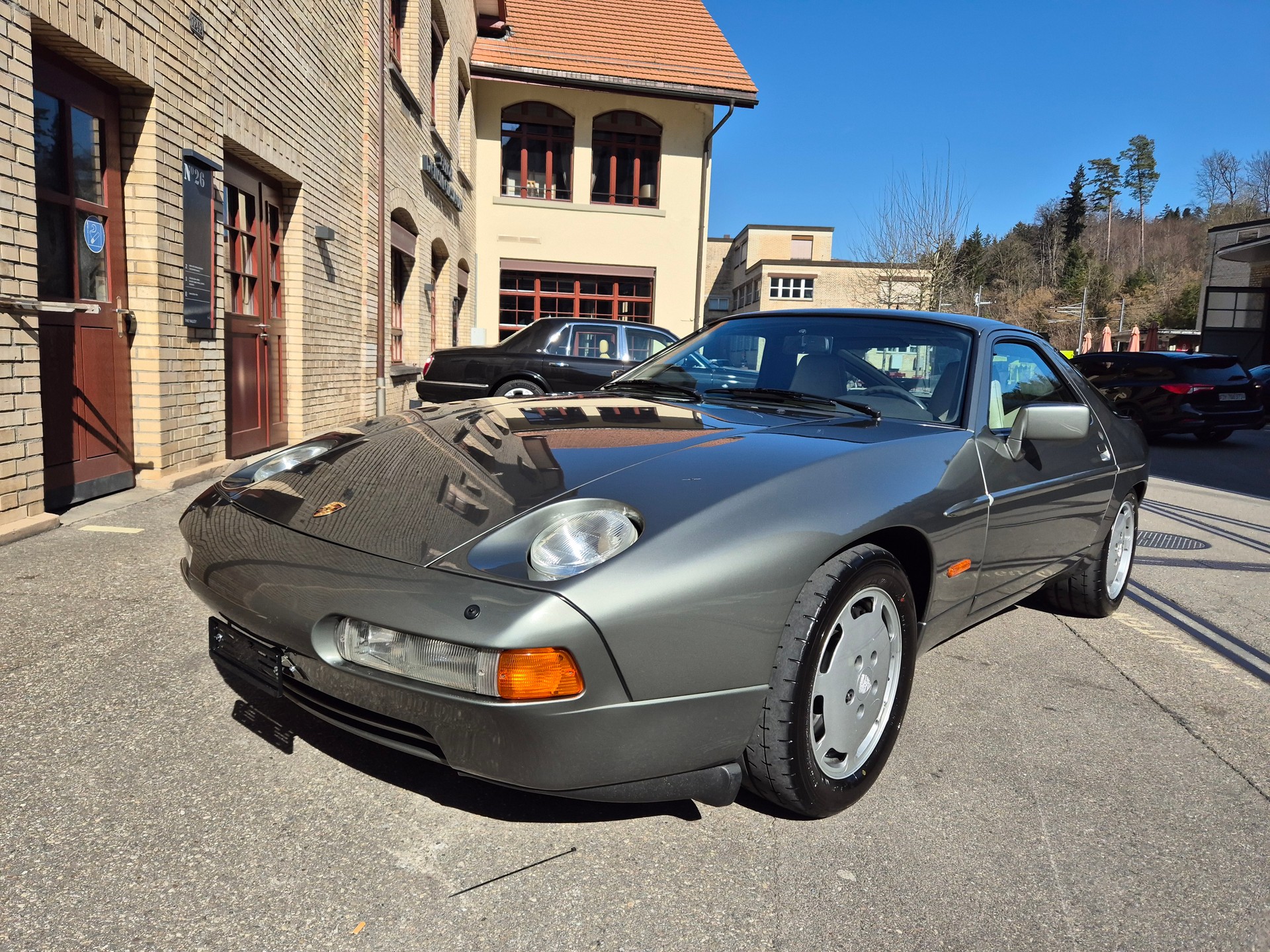 PORSCHE 928 S4-image-1