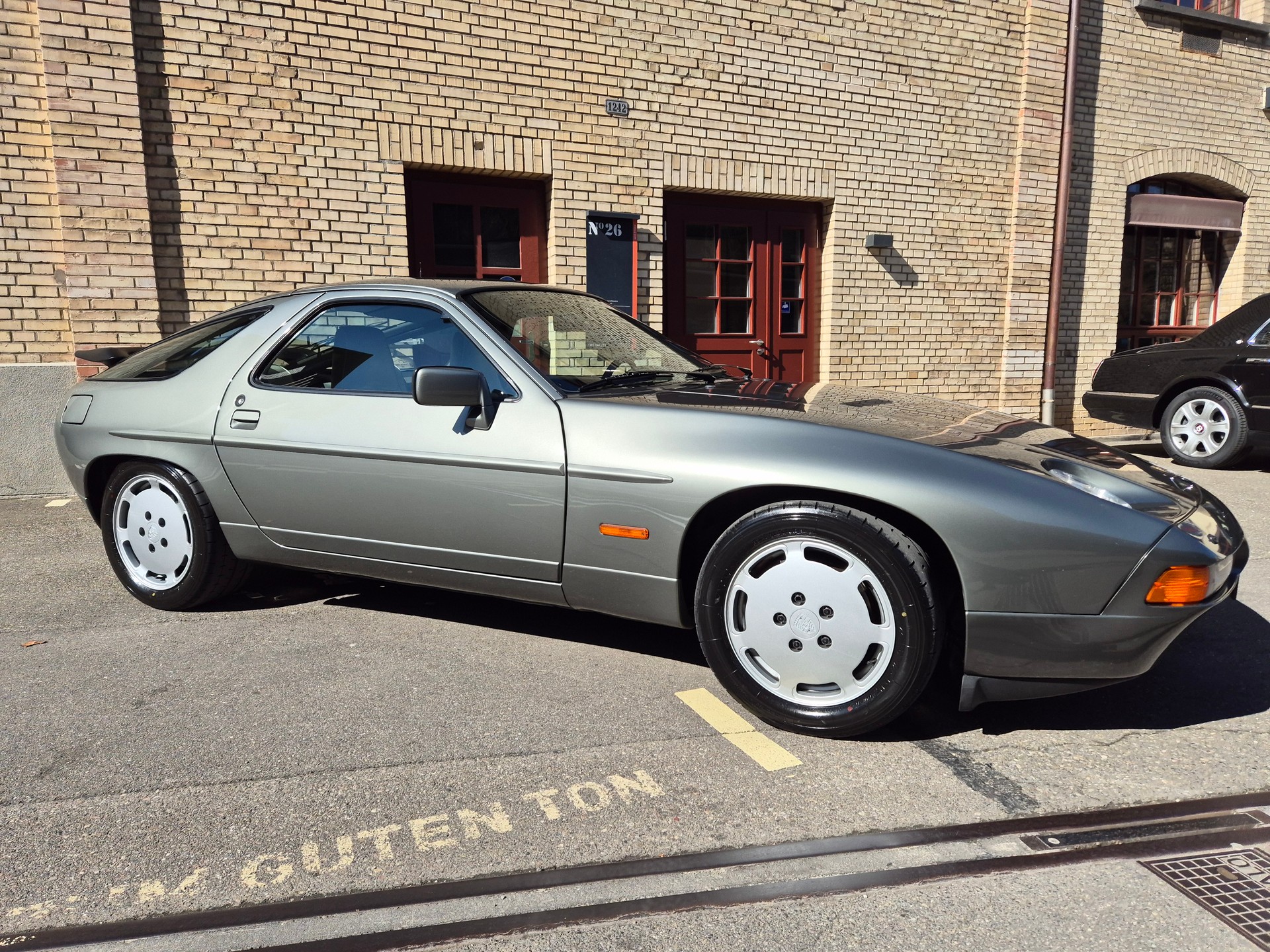 PORSCHE 928 S4