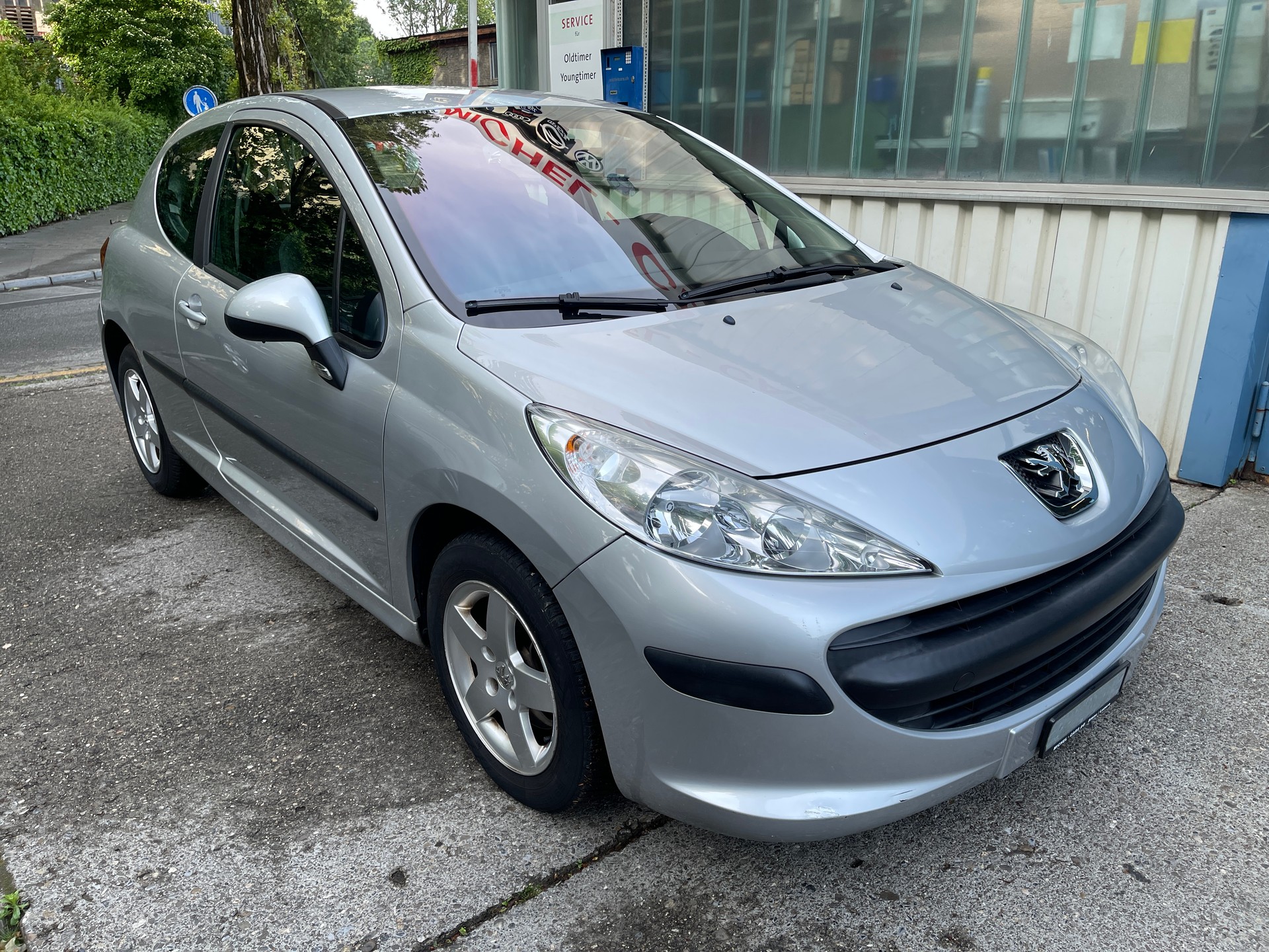PEUGEOT 207 1.4 16V Trendy Clim'-image-1