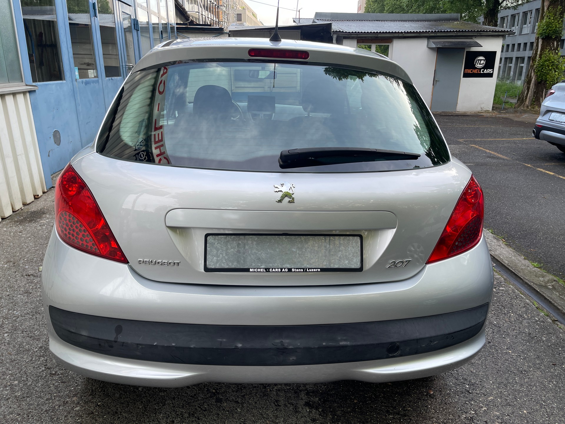 PEUGEOT 207 1.4 16V Trendy Clim'-image-5