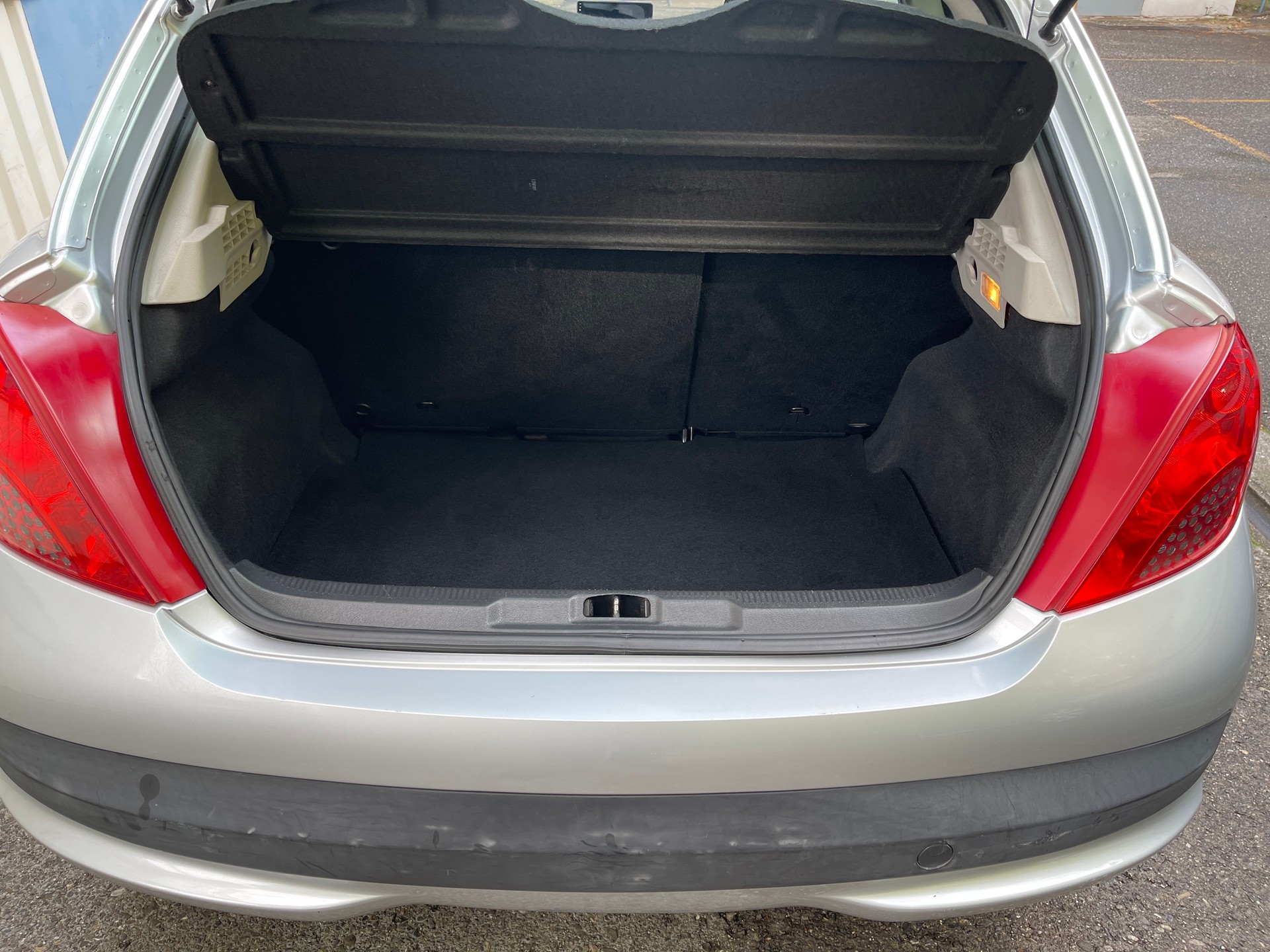 PEUGEOT 207 1.4 16V Trendy Clim'-image-9