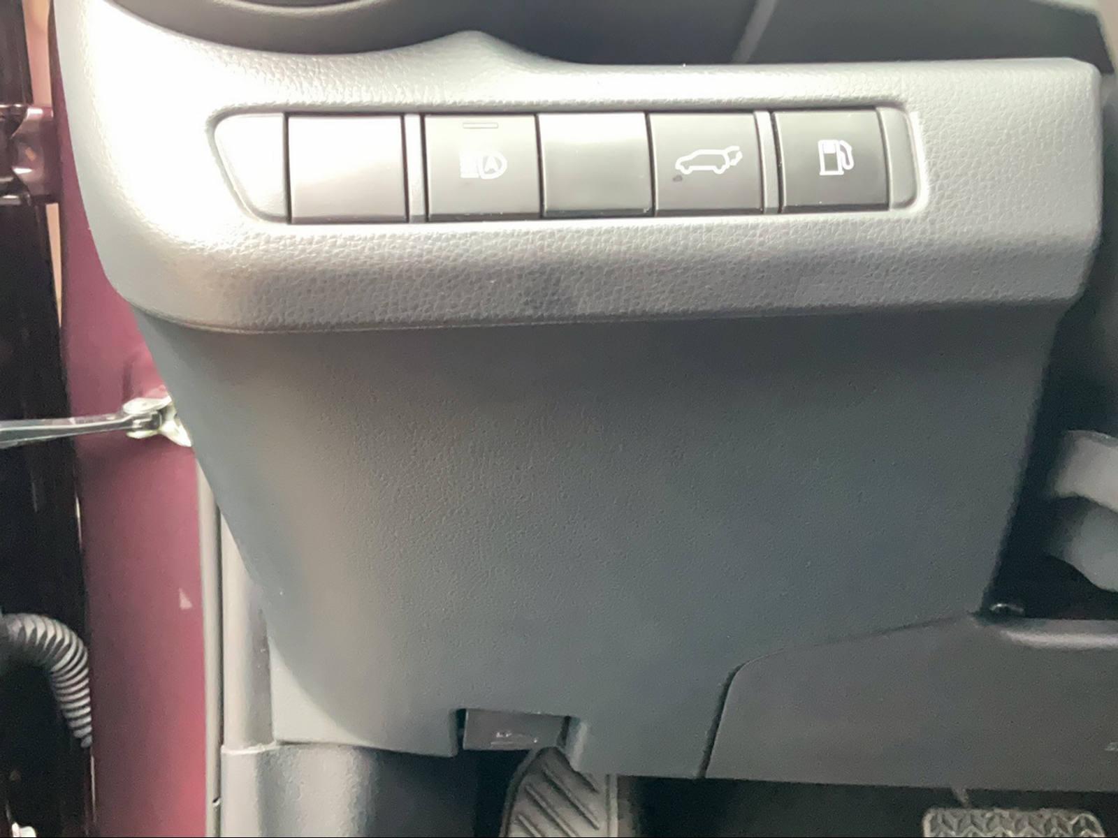 TOYOTA C-HR 2.0 PHEV Style-image-4