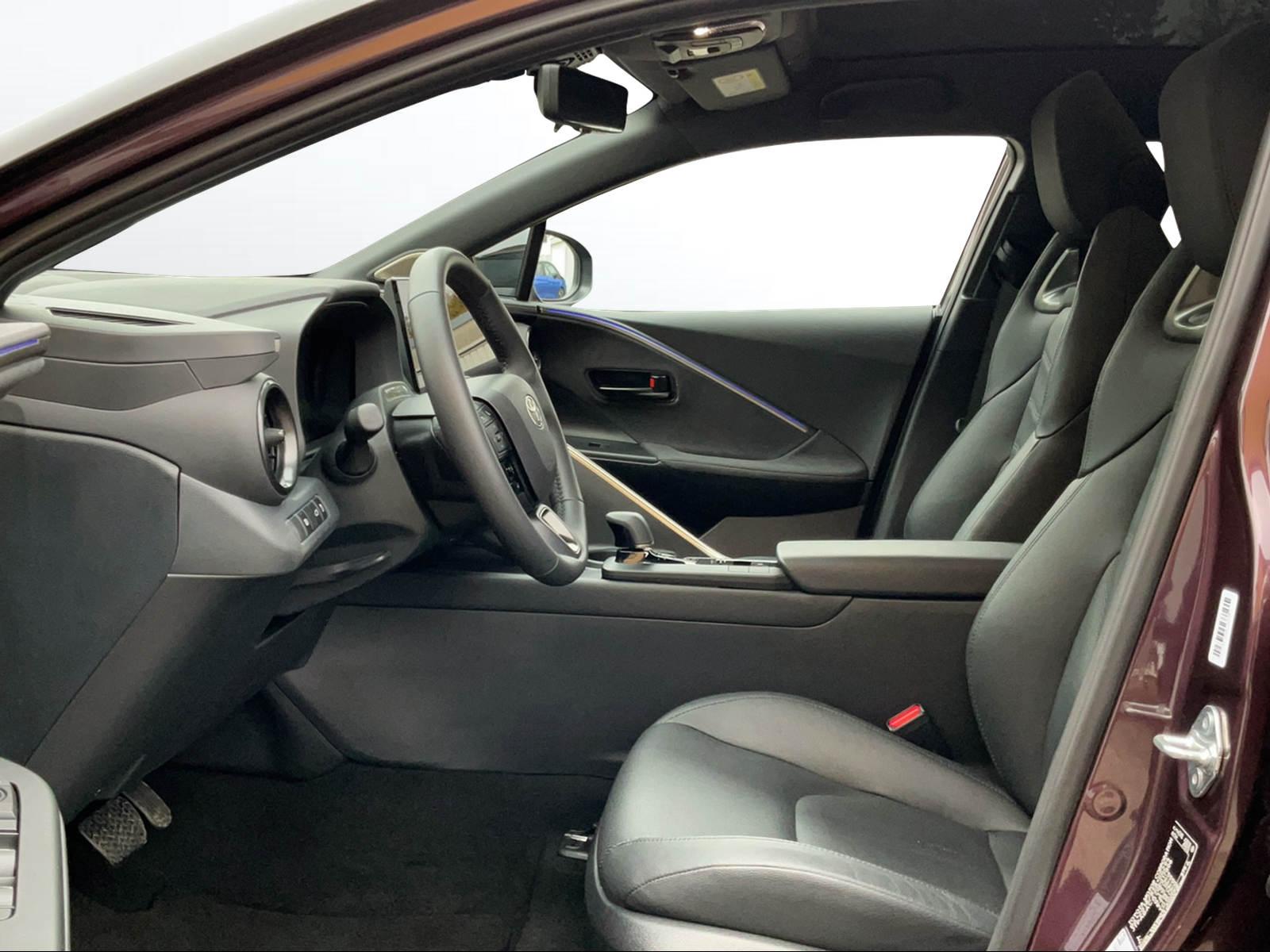 TOYOTA C-HR 2.0 PHEV Style-image-10