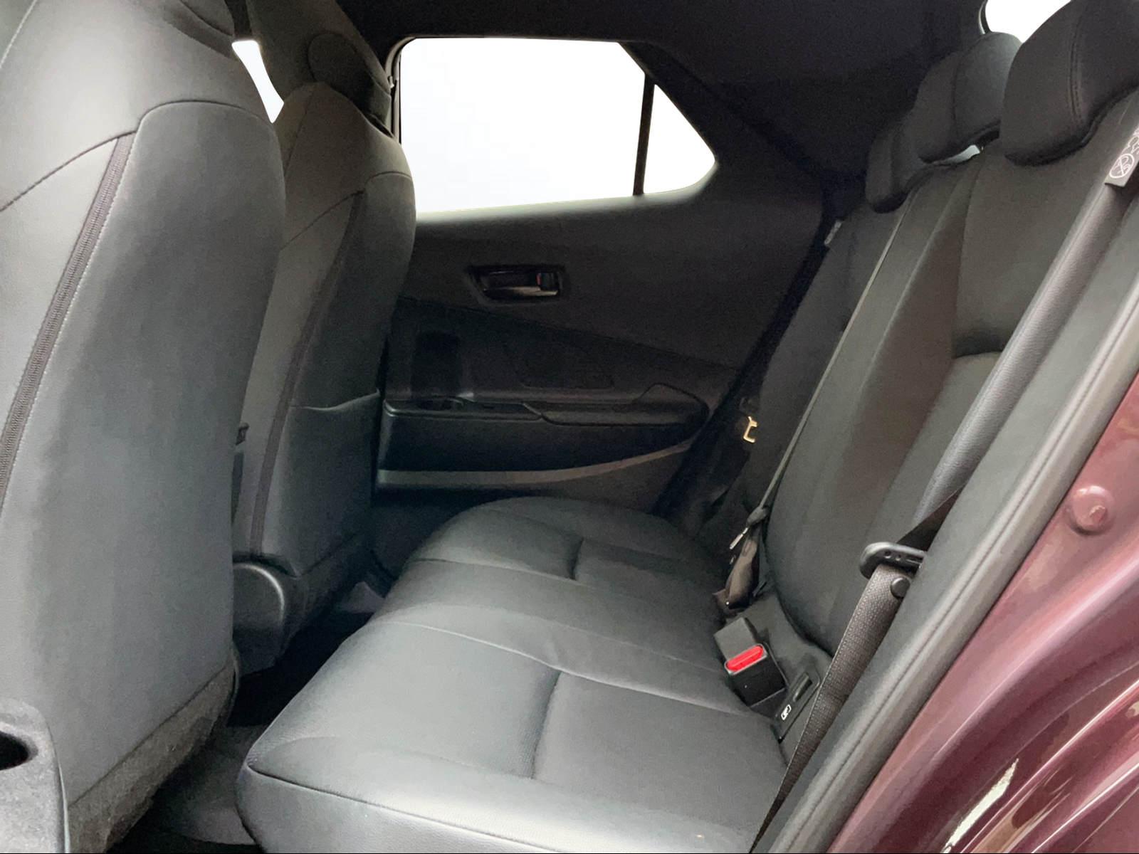 TOYOTA C-HR 2.0 PHEV Style-image-12