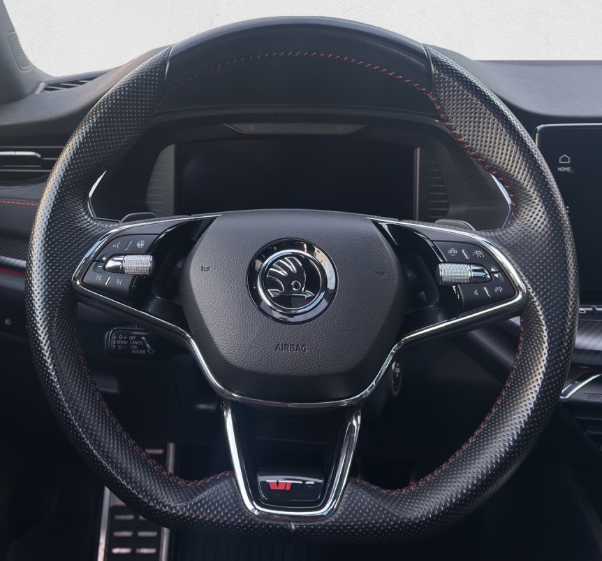 SKODA Octavia Combi 2.0 TSI DSG RS-image-8
