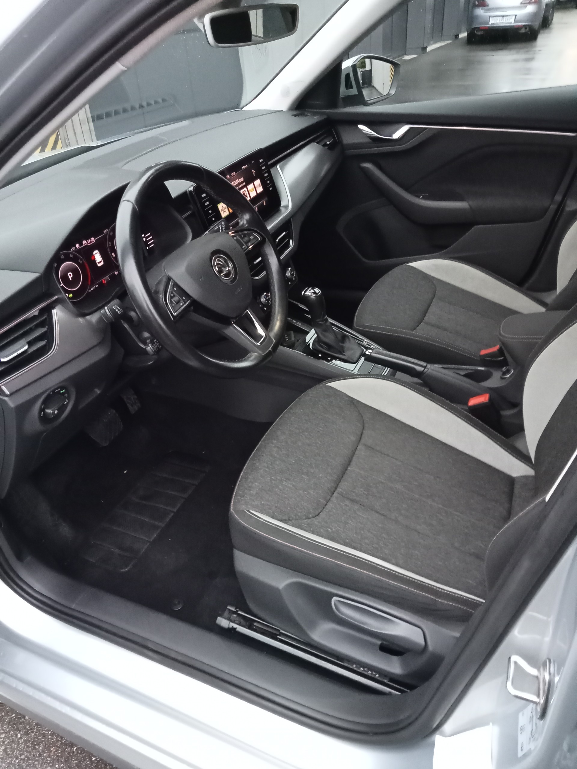 SKODA Kamiq 1.0 TGI Style-image-9