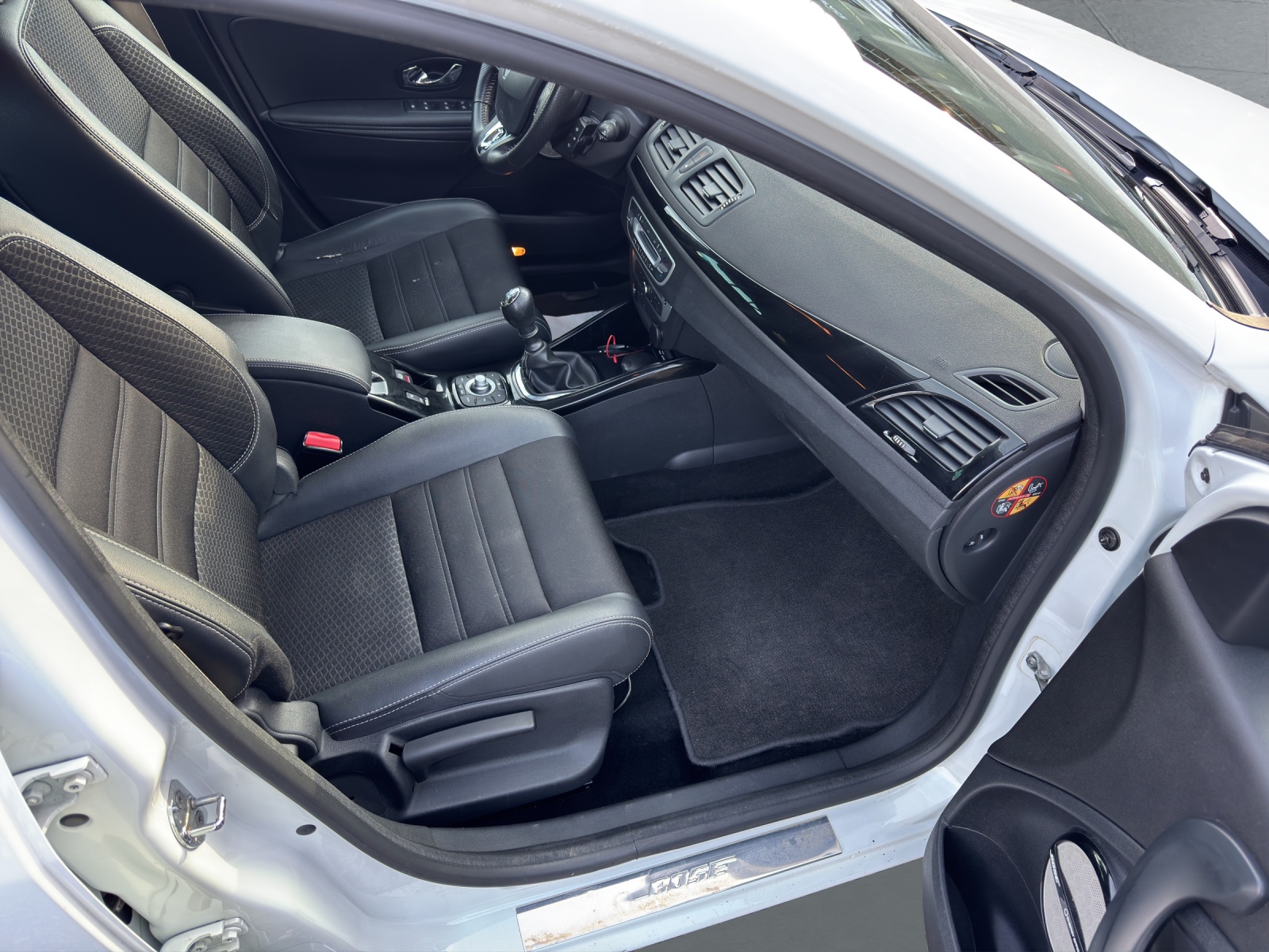 RENAULT Mégane Grandtour 1.2 16V Turbo Bose-image-14