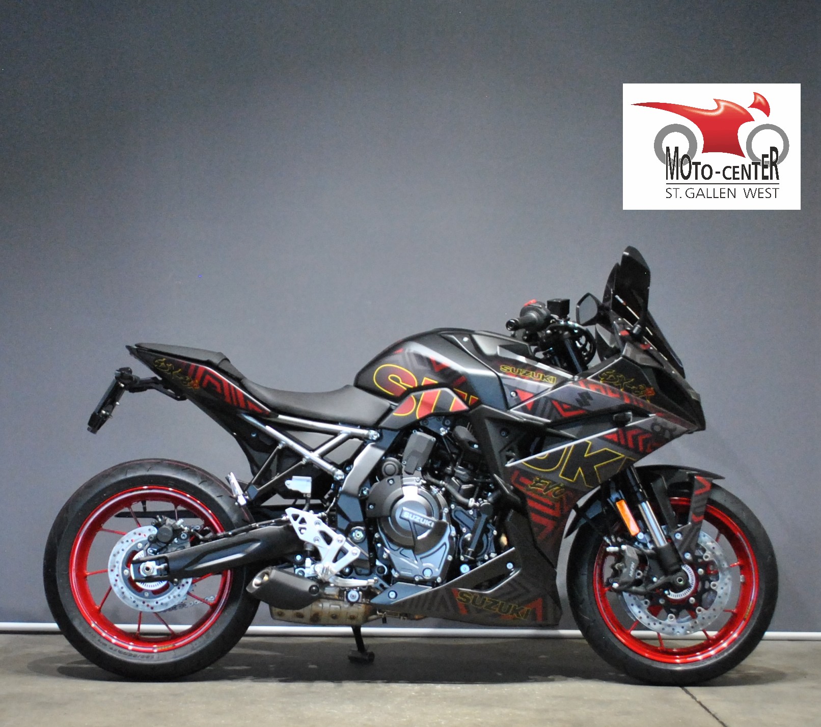 SUZUKI GSX 8R BLACK EVO-image-1