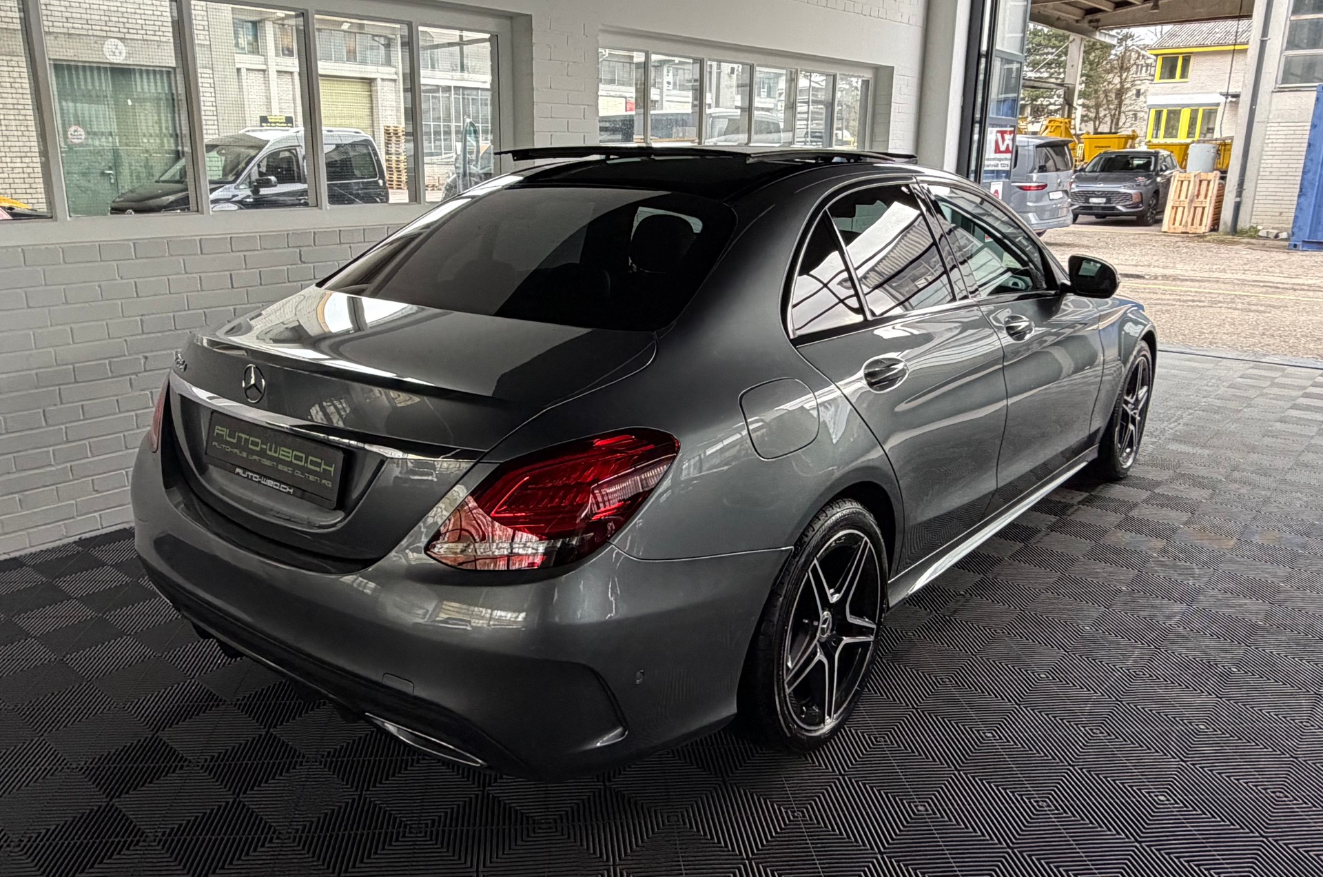 MERCEDES-BENZ C 200 BlueTEC AMG Line 9G-Tronic-showroom-element-2