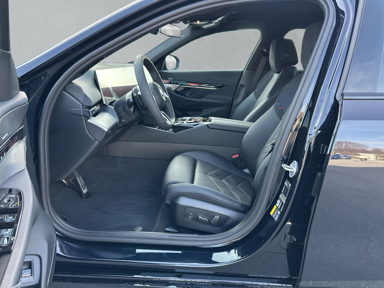 BMW i5 eDrive40 M Sport-image-10