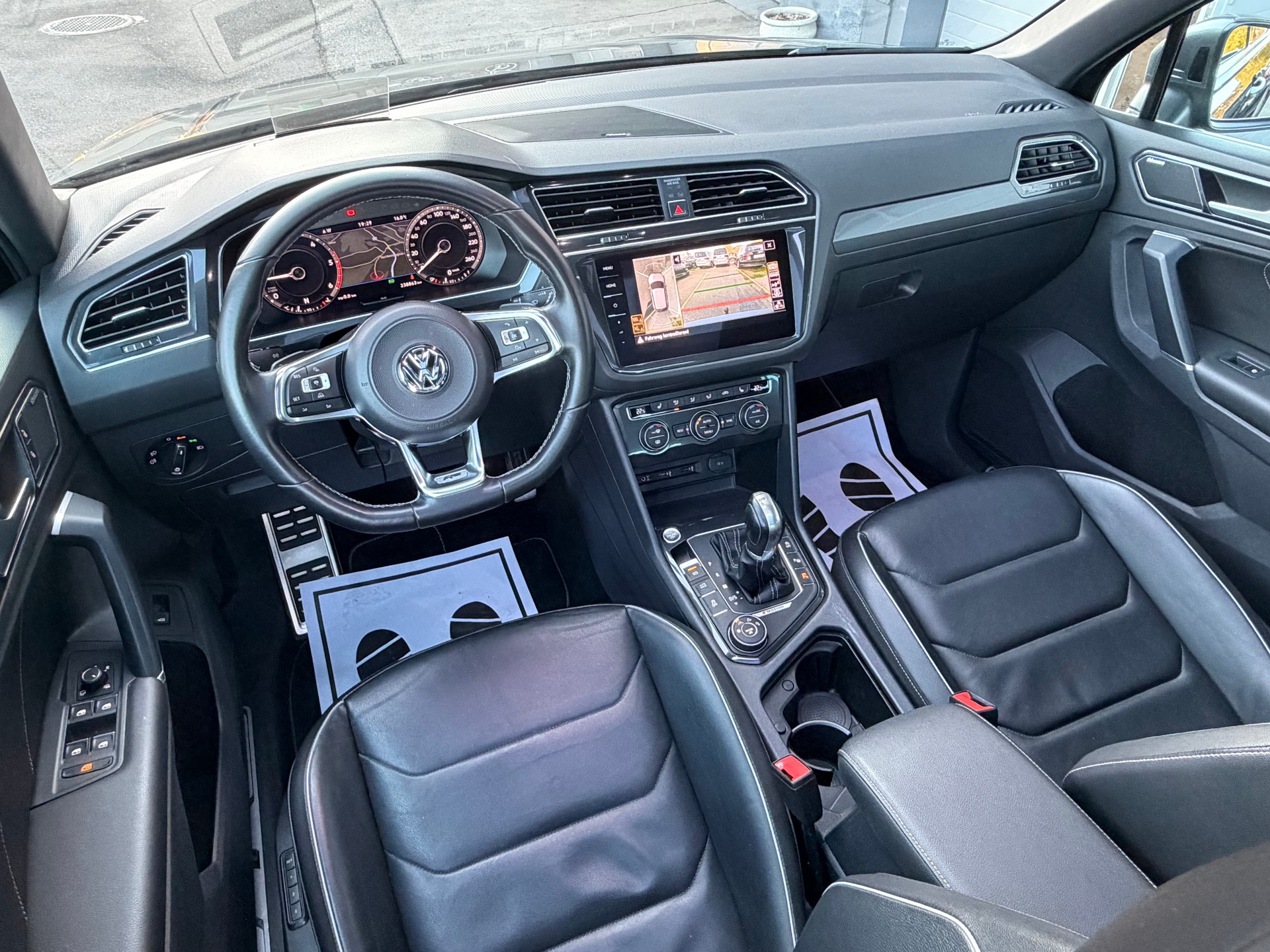 VW Tiguan 2.0 TDI SCR Highline 4Motion R-Line DSG-image-8