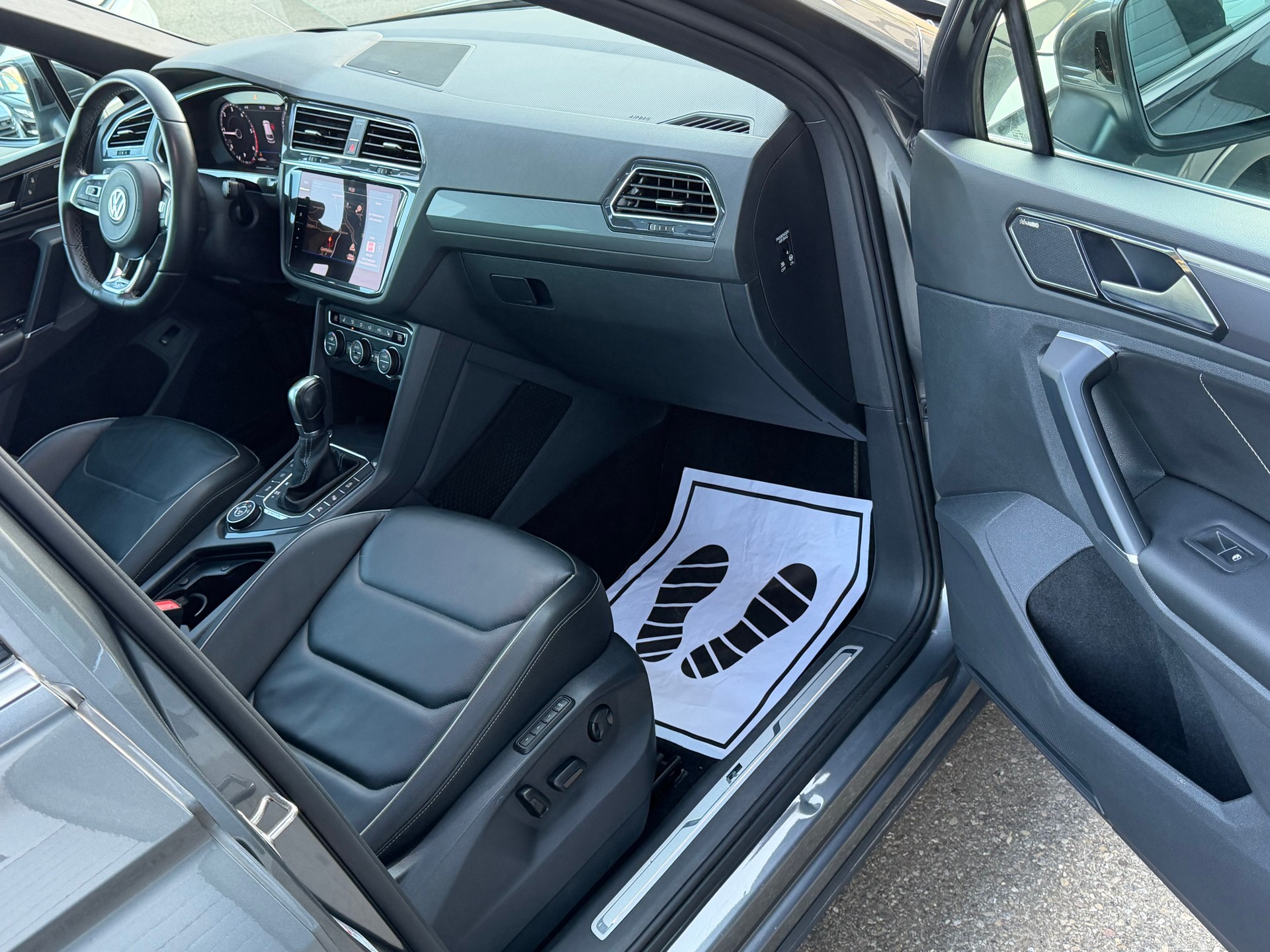 VW Tiguan 2.0 TDI SCR Highline 4Motion R-Line DSG-image-9