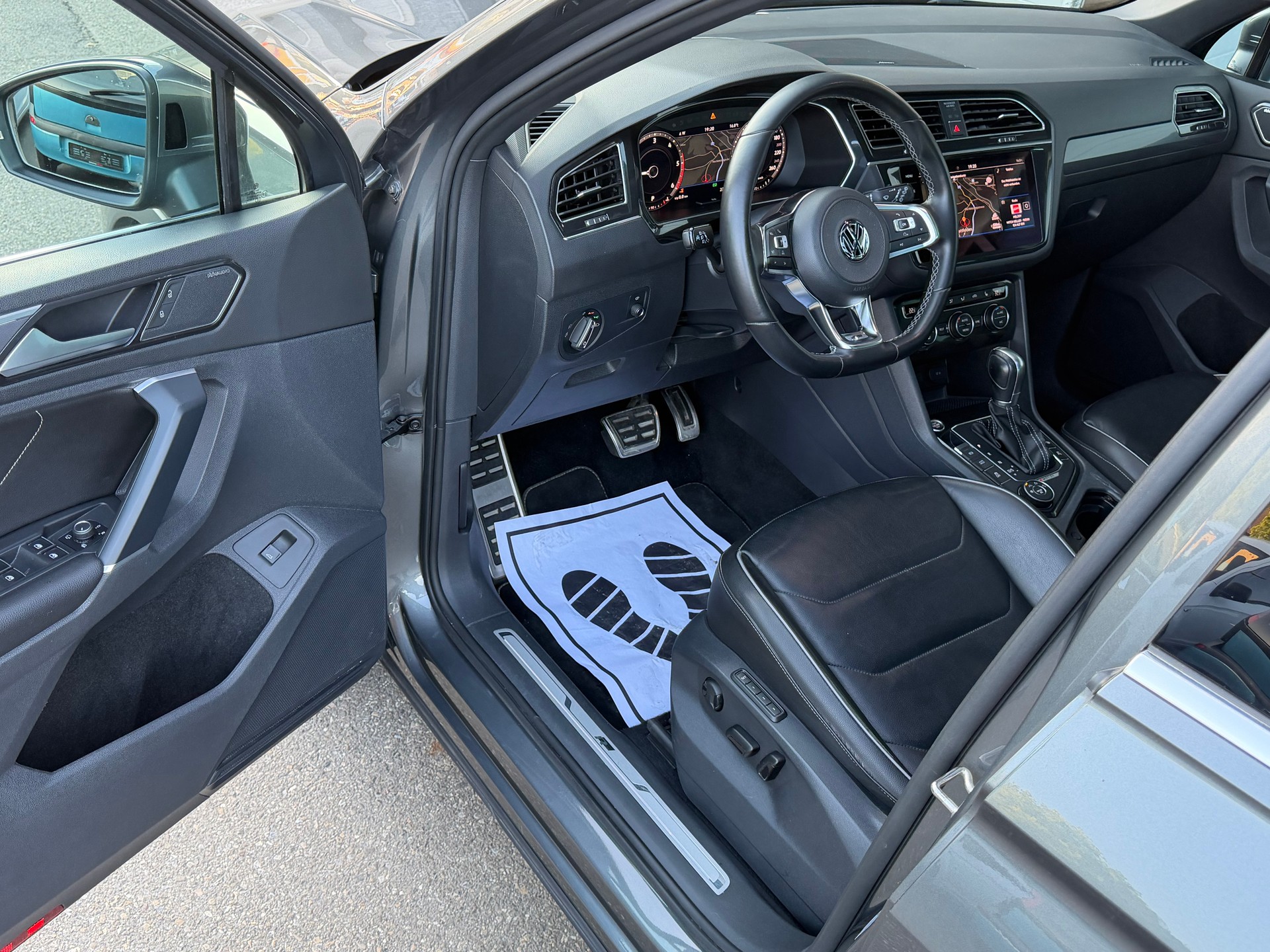 VW Tiguan 2.0 TDI SCR Highline 4Motion R-Line DSG-image-6