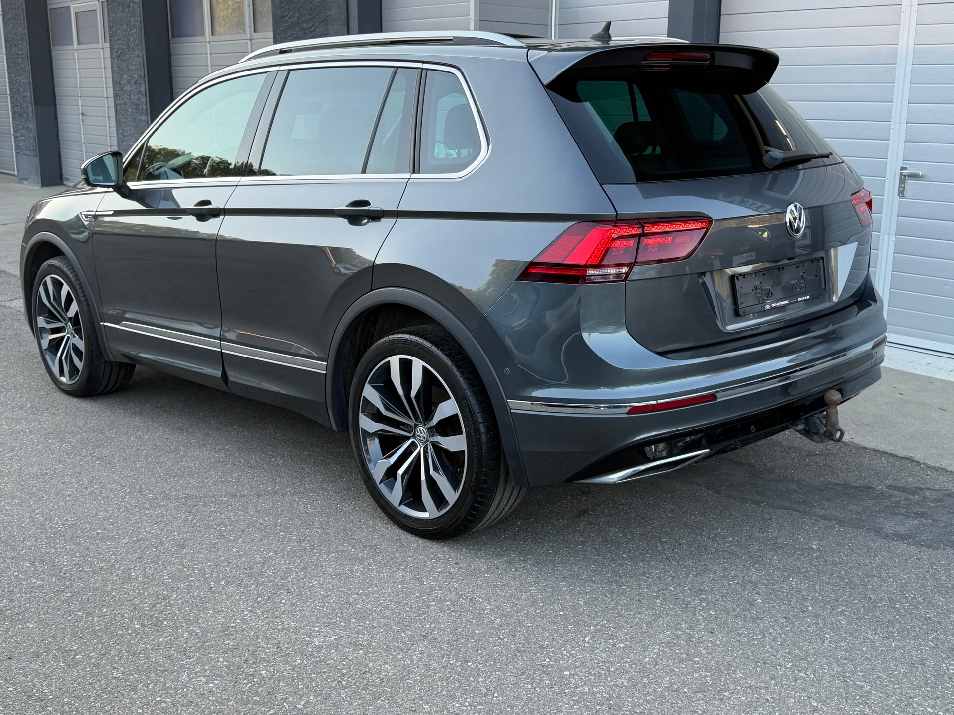VW Tiguan 2.0 TDI SCR Highline 4Motion R-Line DSG-image-3