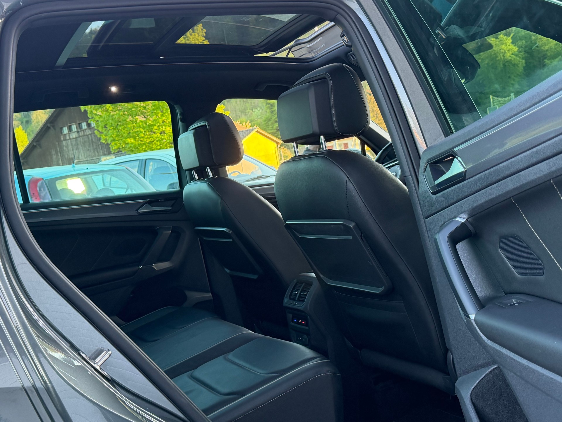 VW Tiguan 2.0 TDI SCR Highline 4Motion R-Line DSG-image-13