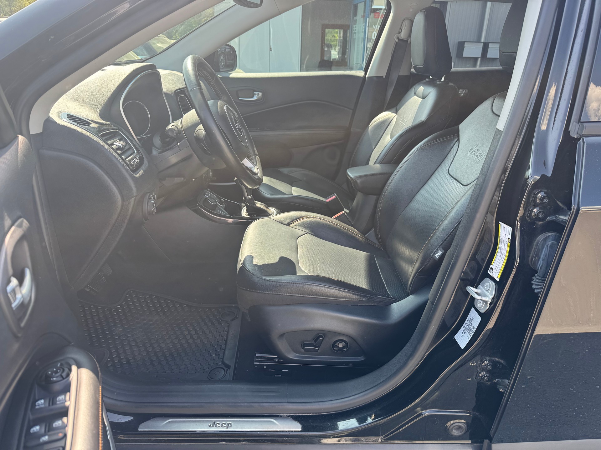 JEEP Compass 1.4 Turbo Limited AWD 9ATX-image-9