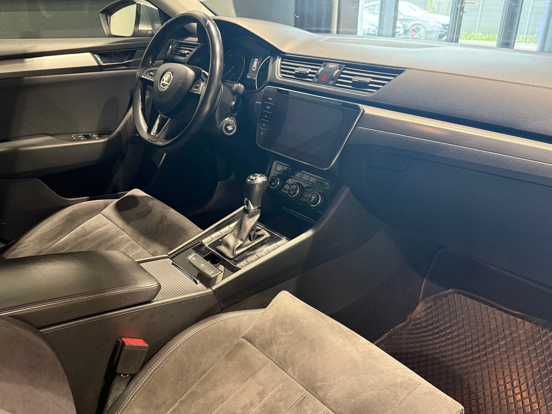 SKODA Superb Combi 2.0 TDi Style 4x4 DSG-image-12