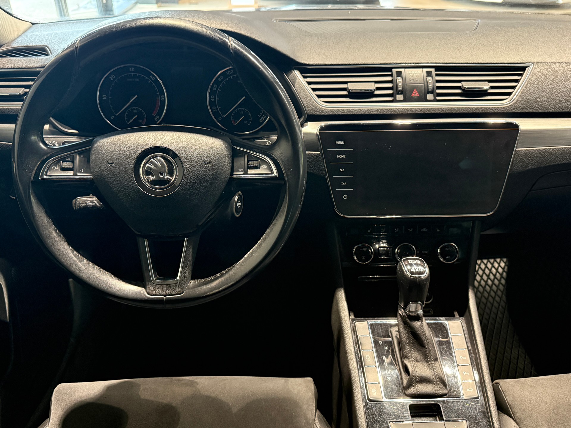 SKODA Superb Combi 2.0 TDi Style 4x4 DSG-image-8