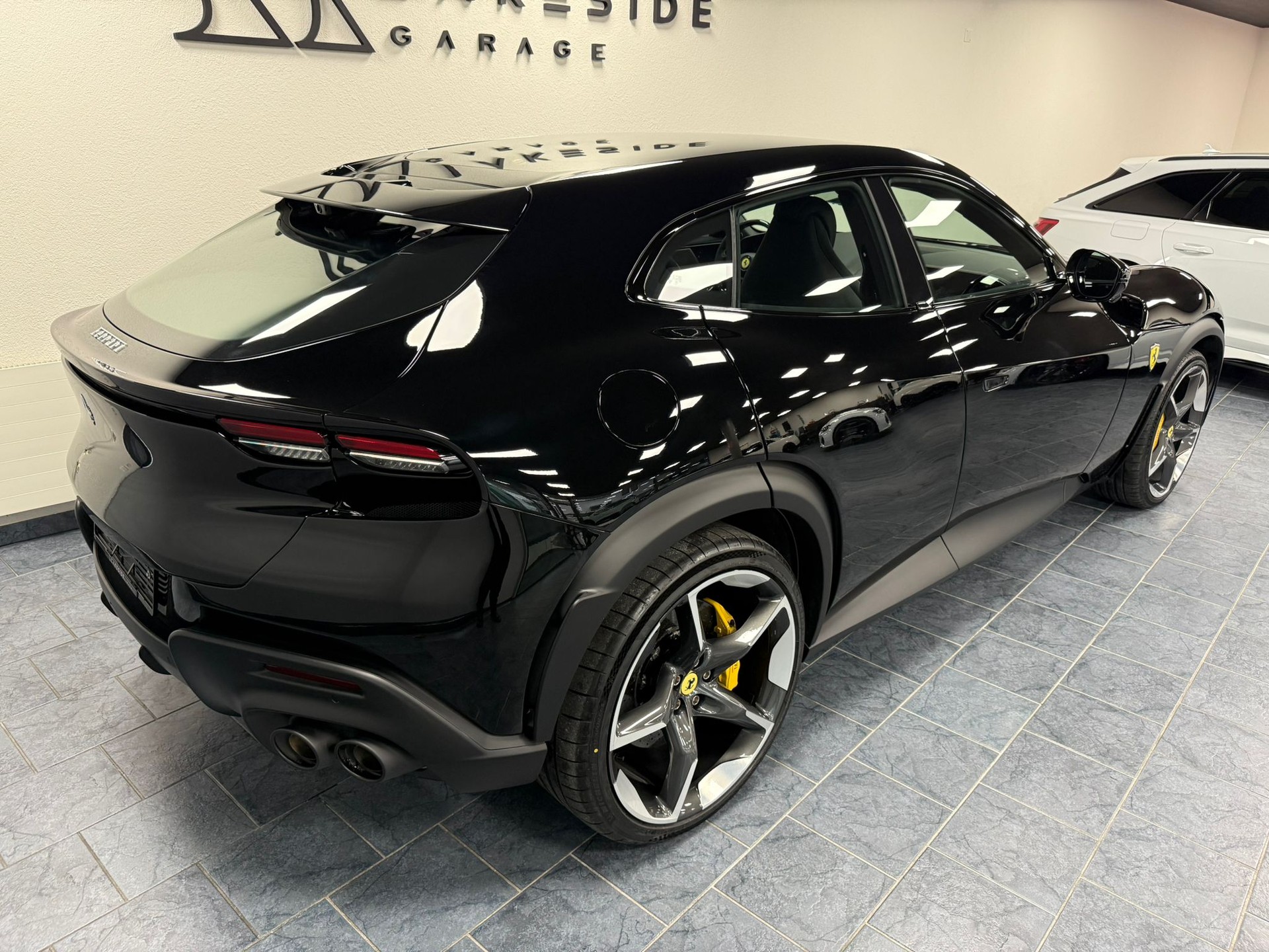 FERRARI Purosangue 6.5 V12-showroom-element-3