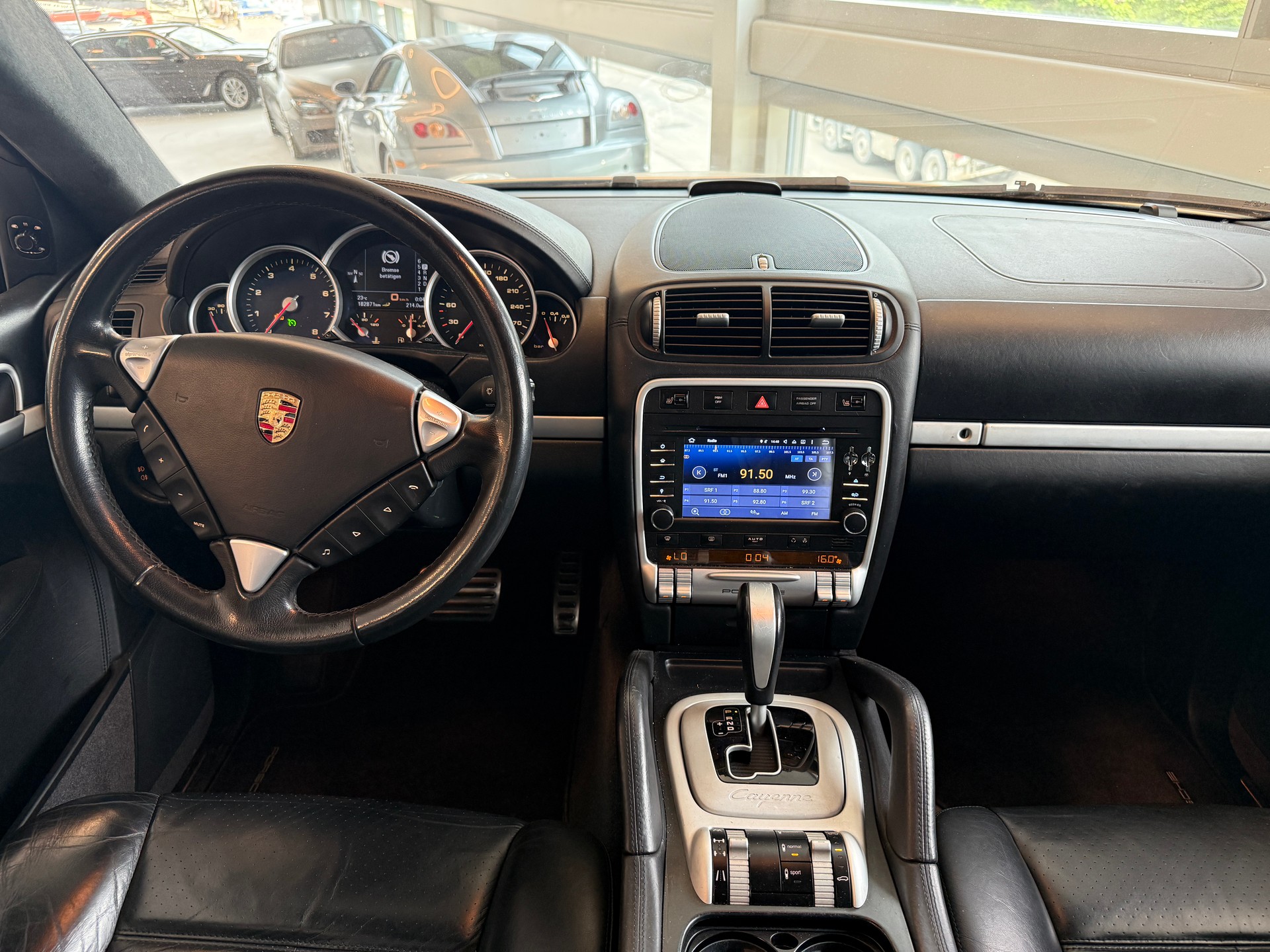 PORSCHE Cayenne Turbo-image-15