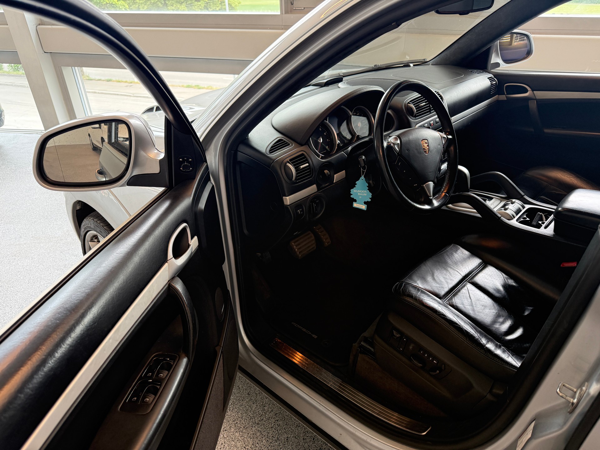 PORSCHE Cayenne Turbo-image-6