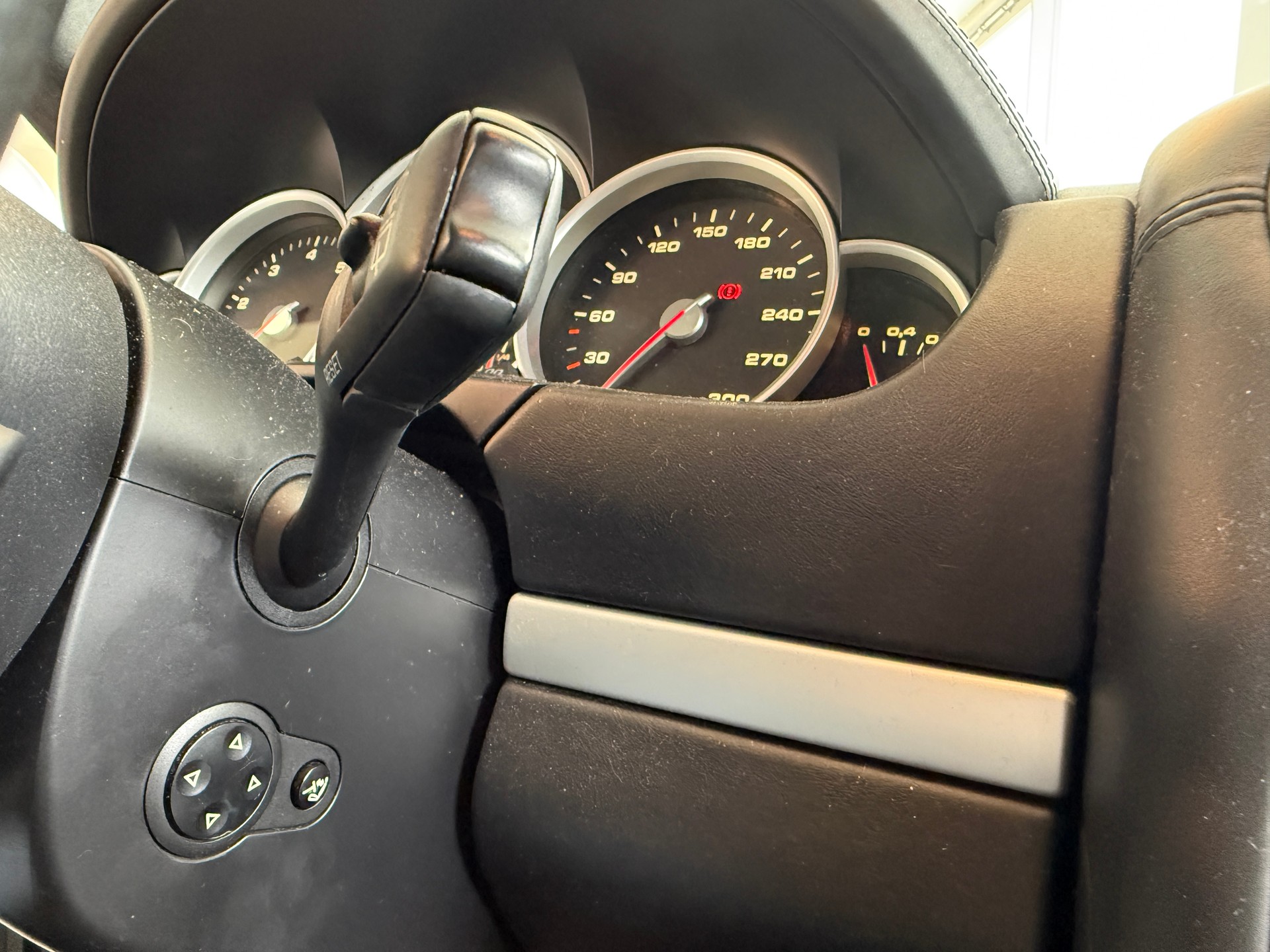 PORSCHE Cayenne Turbo-image-25