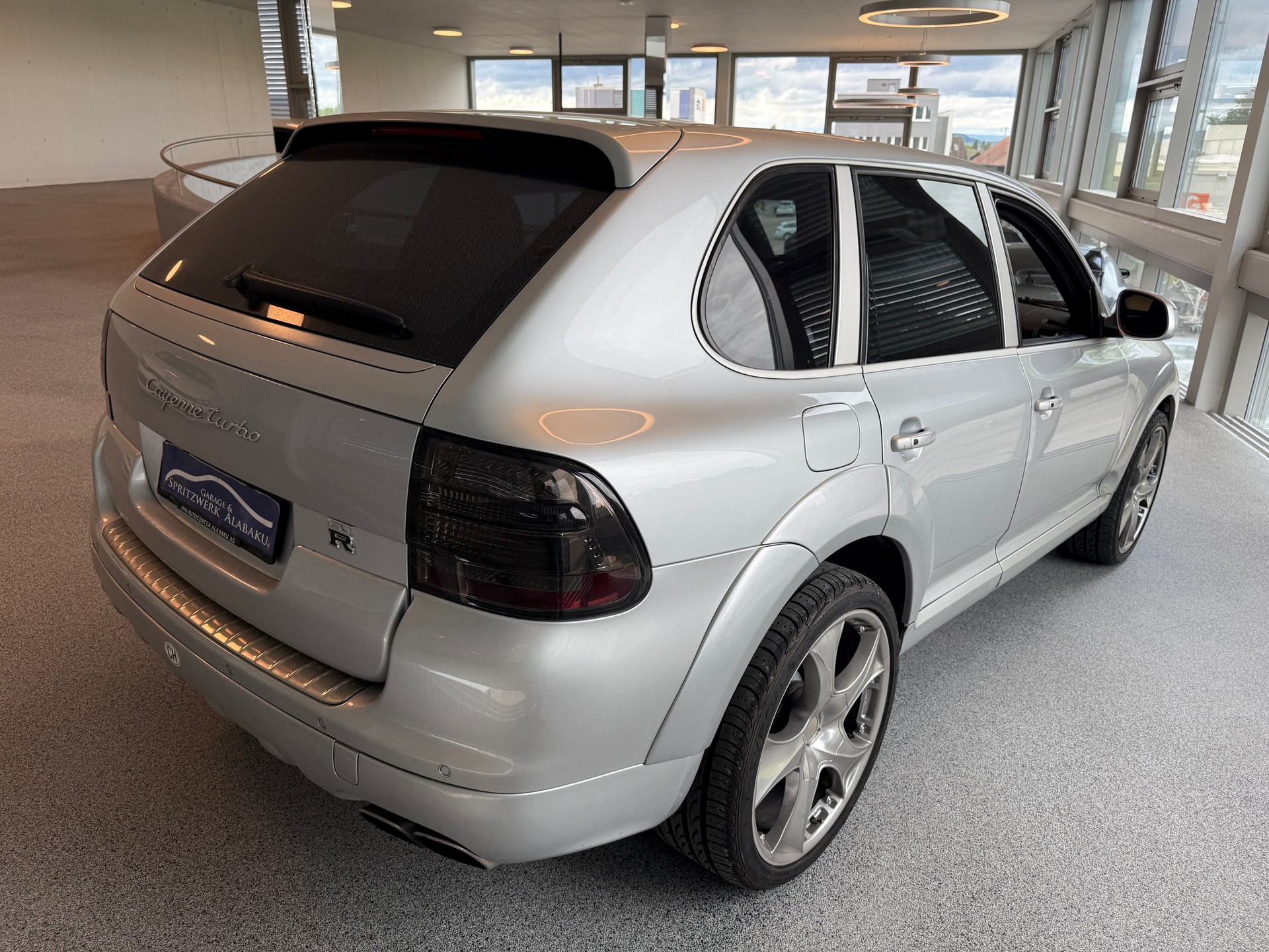 PORSCHE Cayenne Turbo-image-5