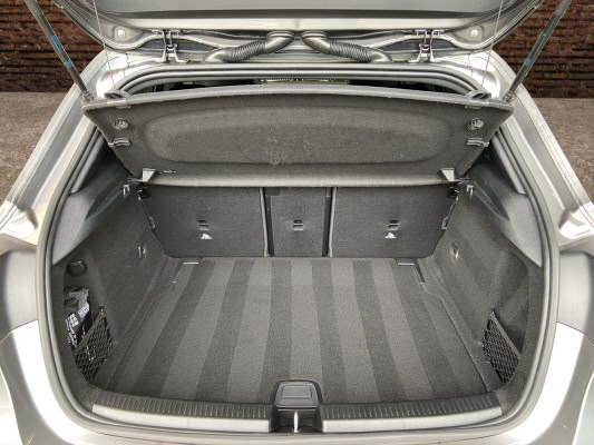 MERCEDES-BENZ A 200 AMG Line-image-6