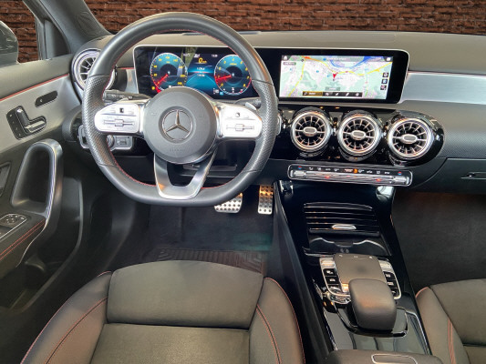 MERCEDES-BENZ A 200 AMG Line-image-9