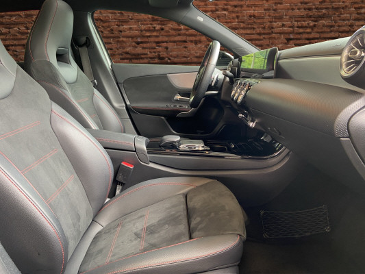 MERCEDES-BENZ A 200 AMG Line-image-11