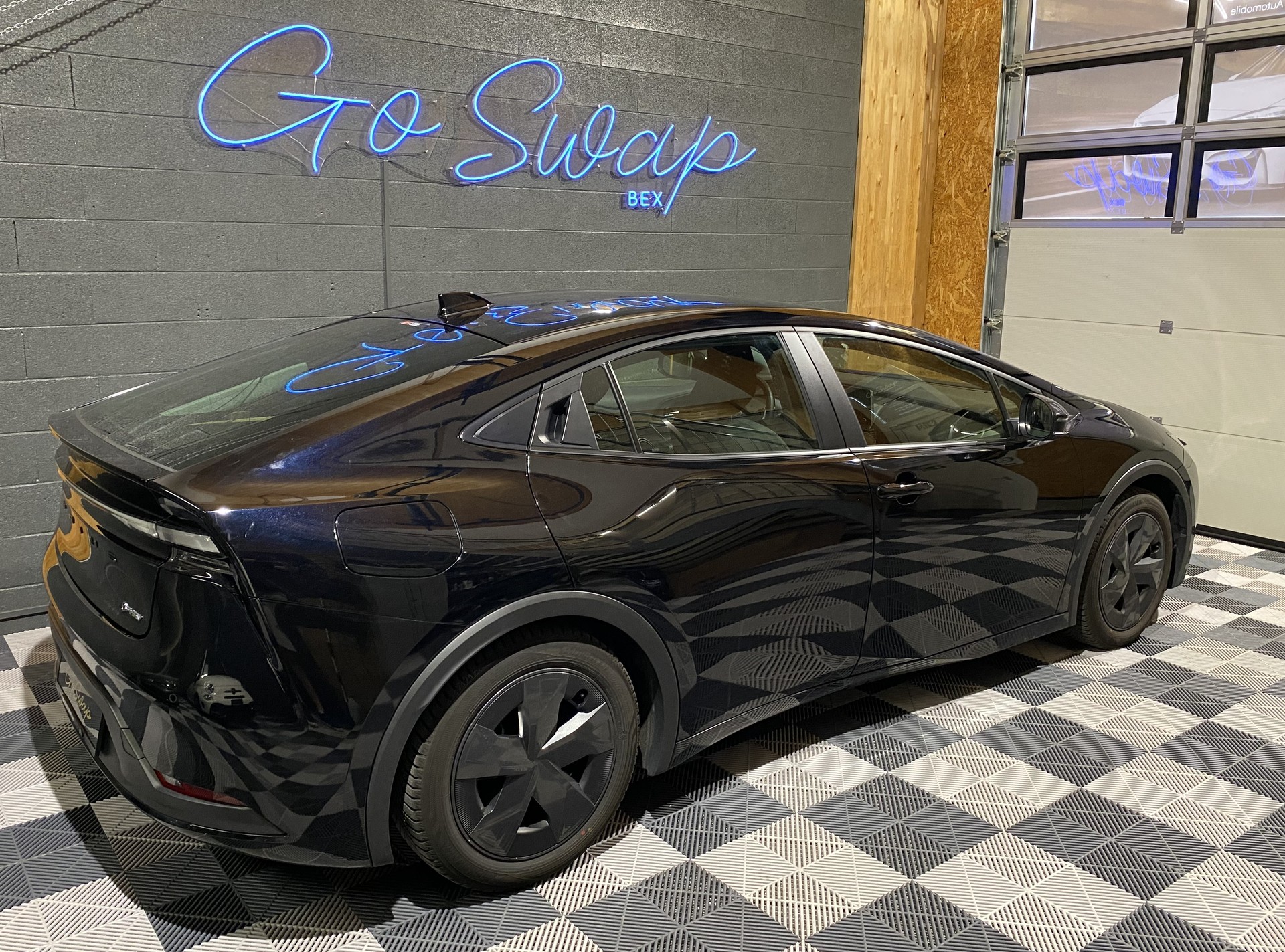 TOYOTA Prius 2.0 VVT-i Plug-in Hybrid Trend-showroom-element-3