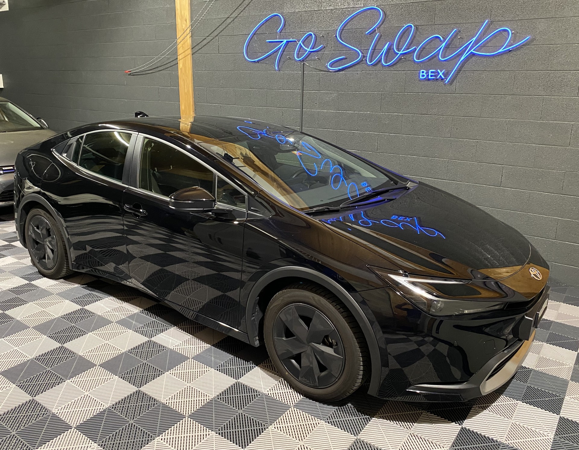 TOYOTA Prius 2.0 VVT-i Plug-in Hybrid Trend-showroom-element-1
