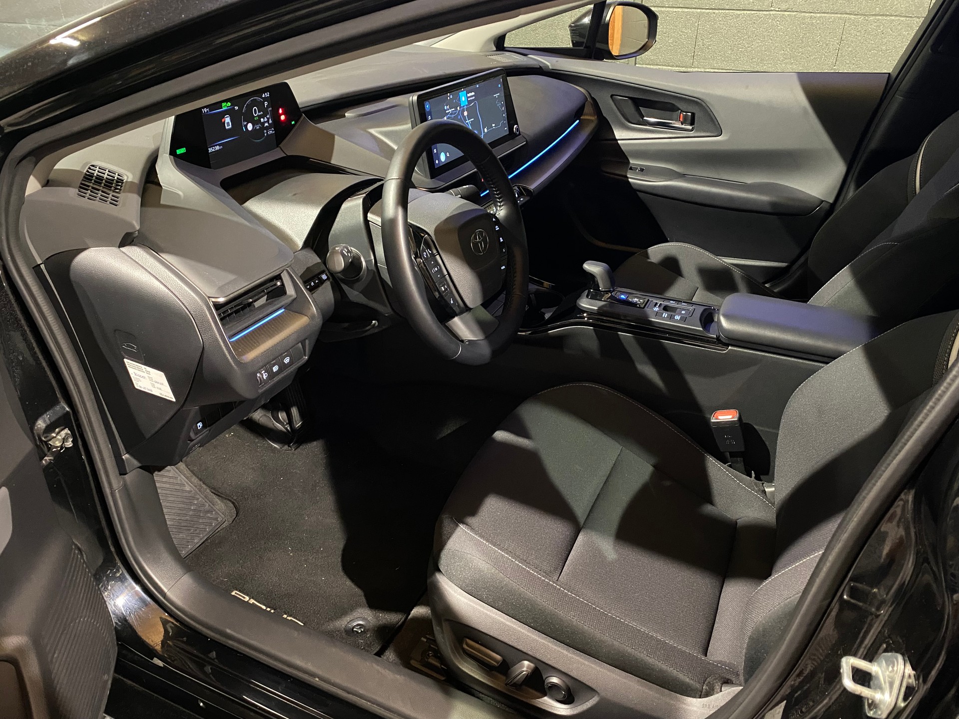 TOYOTA Prius 2.0 VVT-i Plug-in Hybrid Trend-image-16