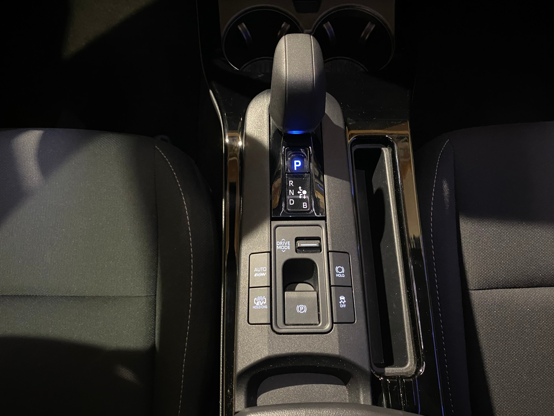 TOYOTA Prius 2.0 VVT-i Plug-in Hybrid Trend-image-28