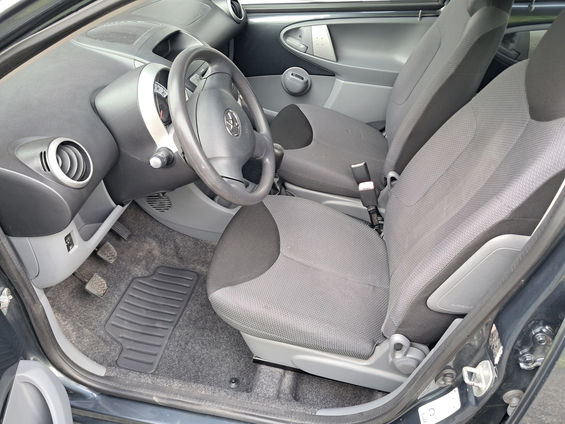 TOYOTA Aygo 1.0 Linea Sol-image-5