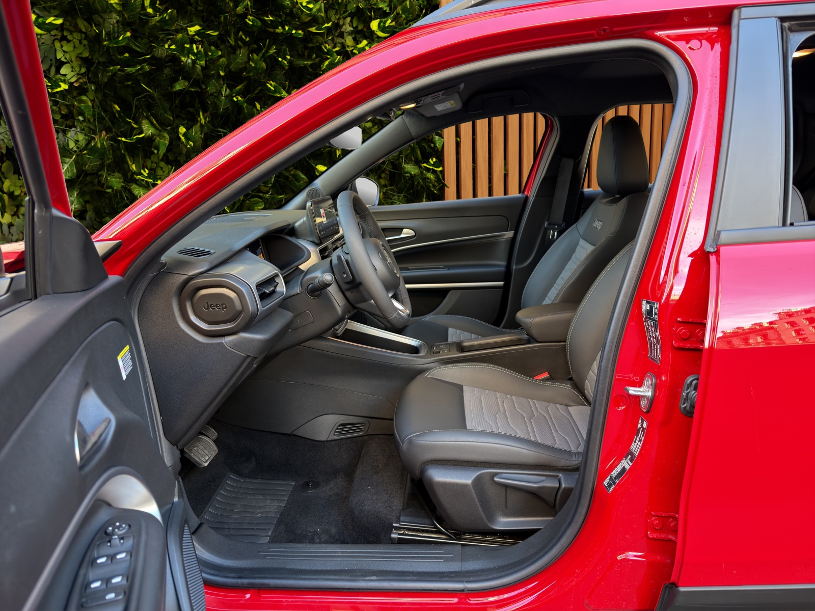 JEEP Avenger 1.2 Turbo MHEV Upland Plus 4xe-image-8