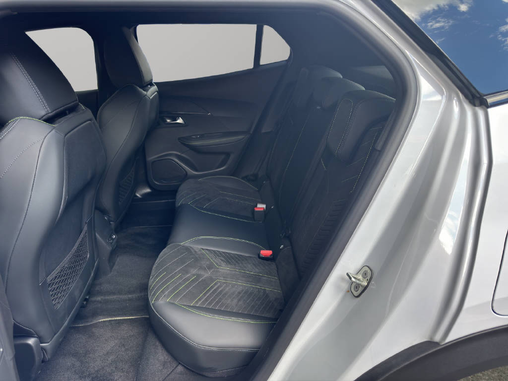 PEUGEOT 2008 1.2 Hybrid 145 GT-image-11