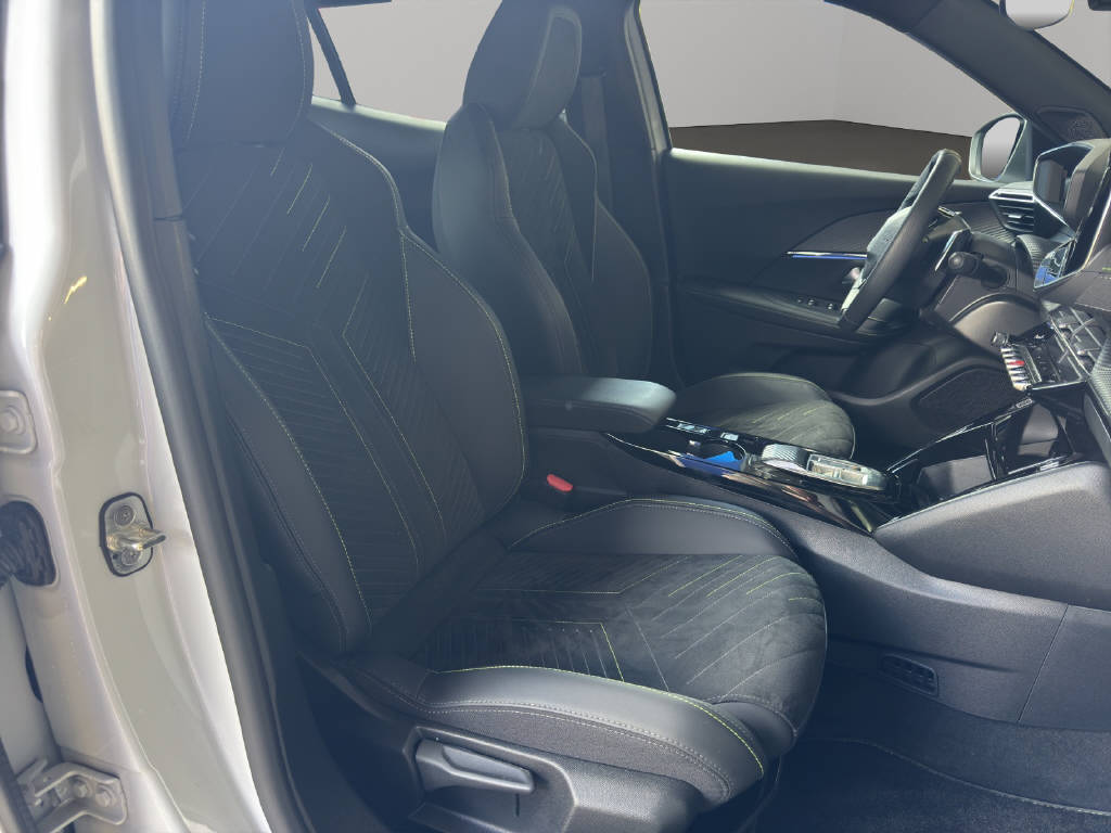 PEUGEOT 2008 1.2 Hybrid 145 GT-image-10