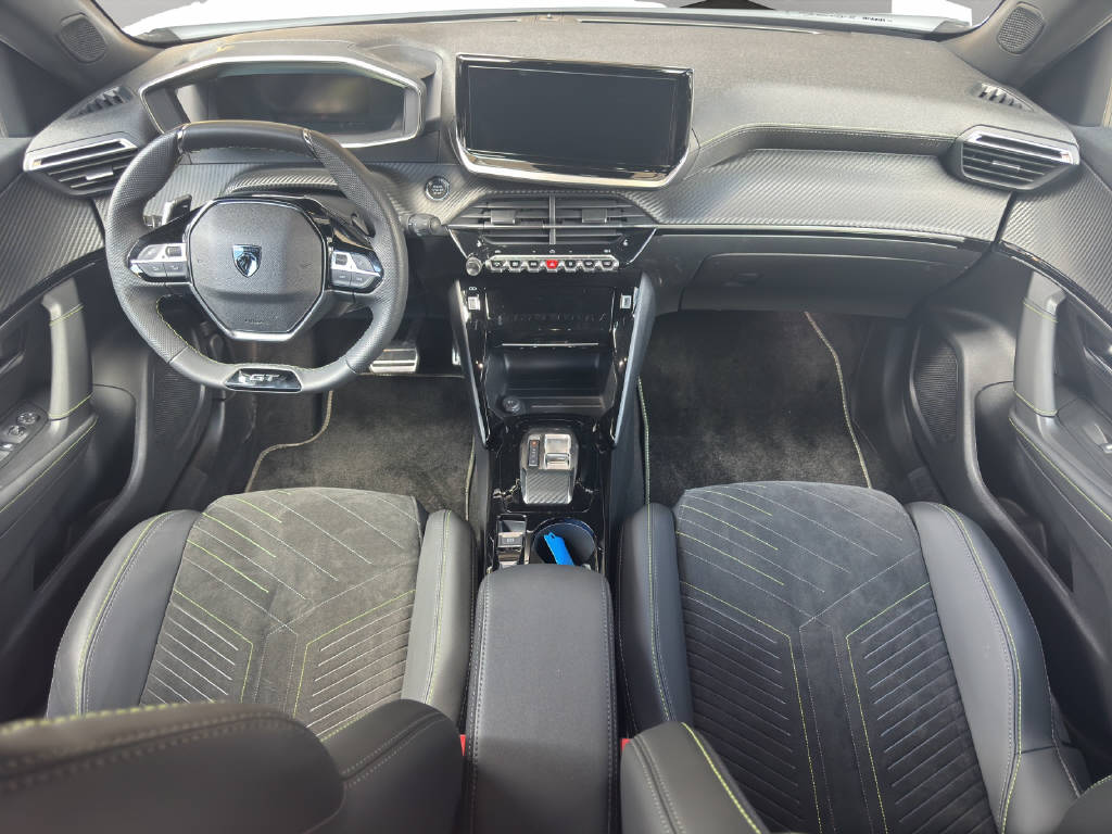 PEUGEOT 2008 1.2 Hybrid 145 GT-image-9