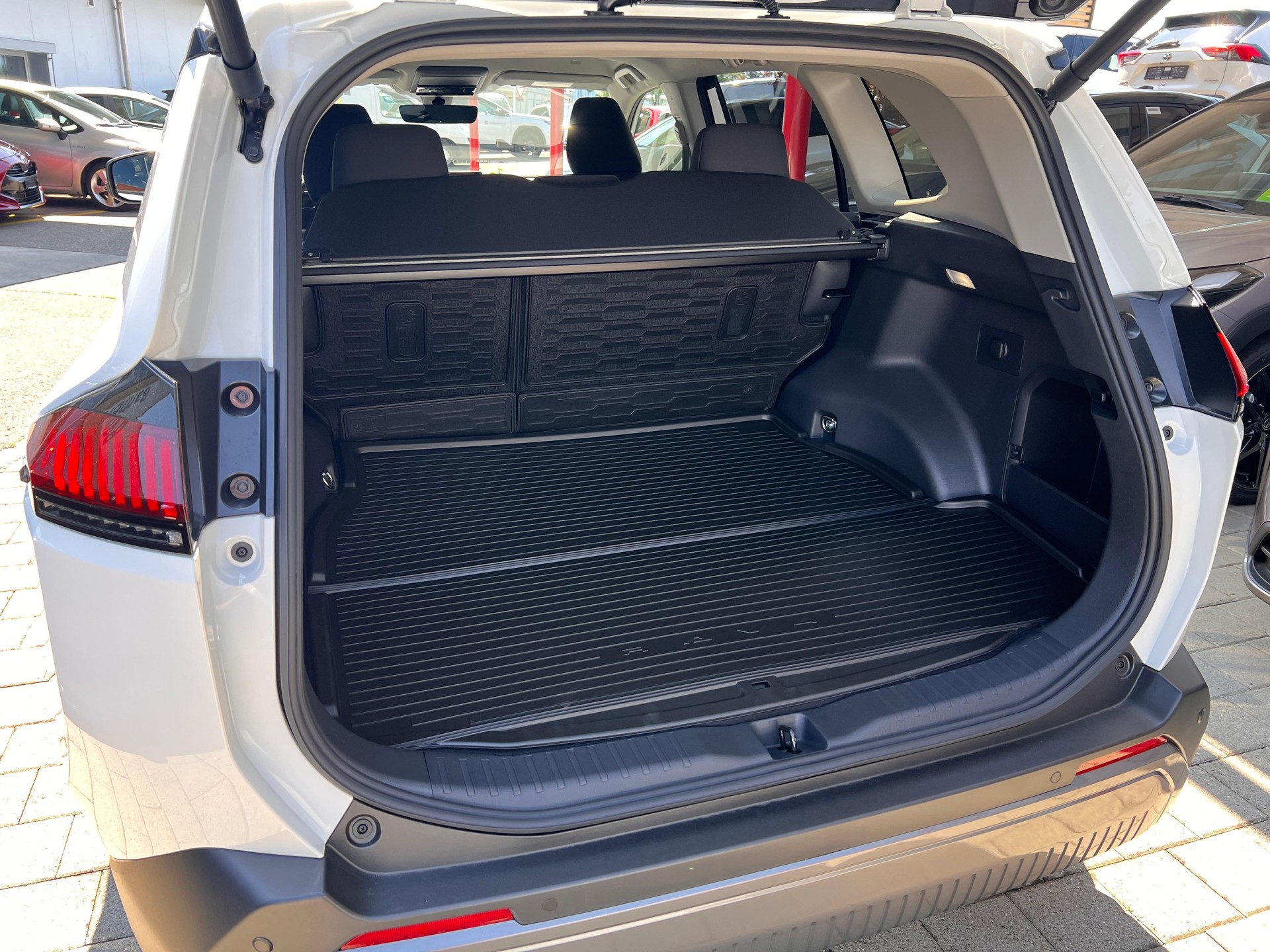 TOYOTA RAV4 2.5 HEV Trend-image-6