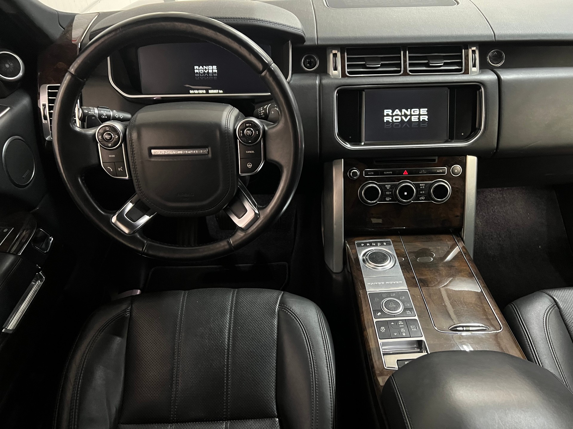 LAND ROVER Range Rover 4.4 SDV8 Vogue Automatic-image-6