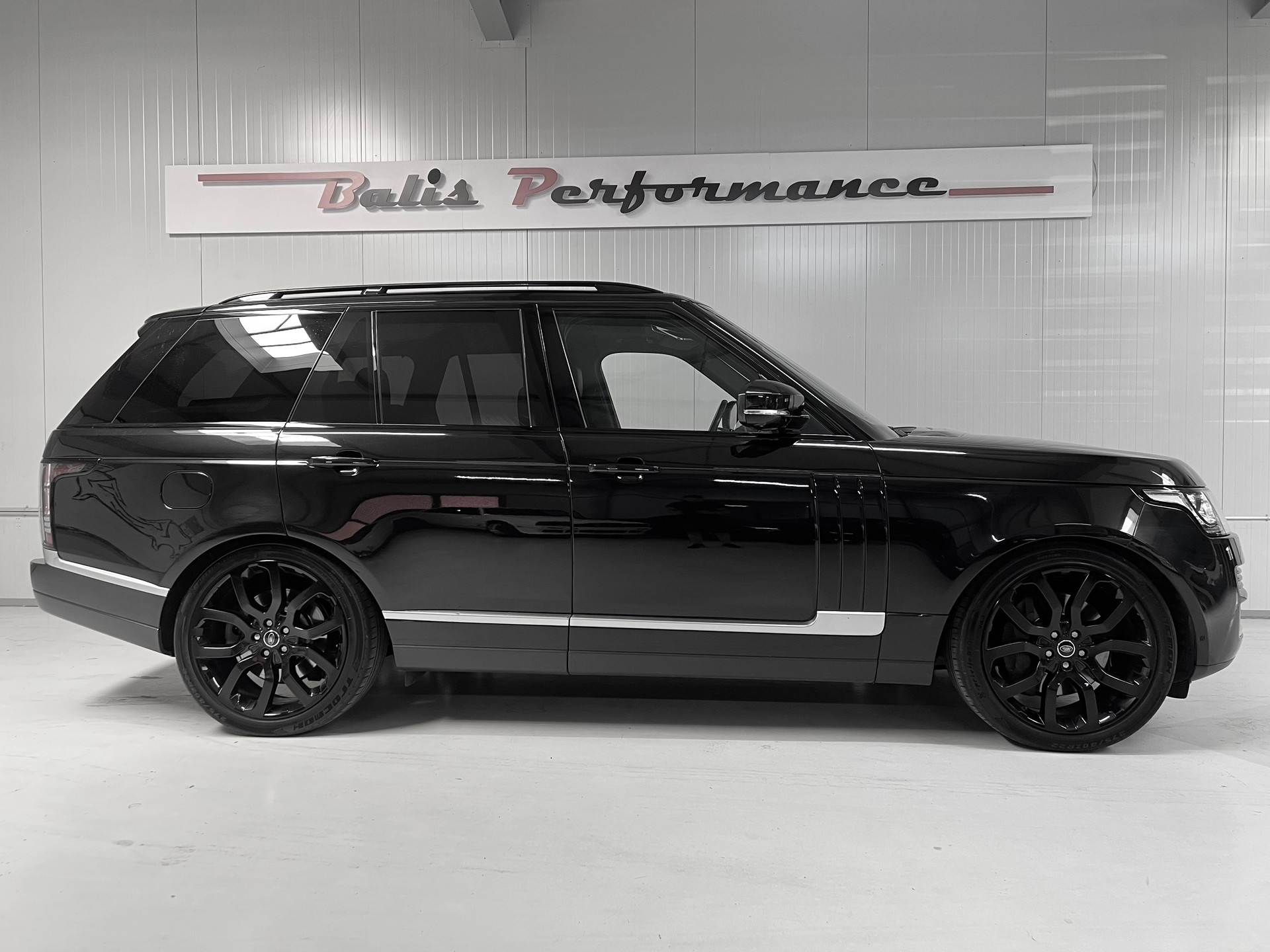 LAND ROVER Range Rover 4.4 SDV8 Vogue Automatic-image-1