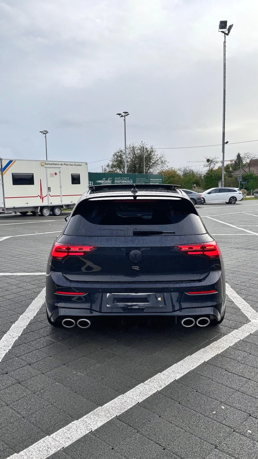 VW Golf 2.0 TSI R DSG 4Motion-image-1